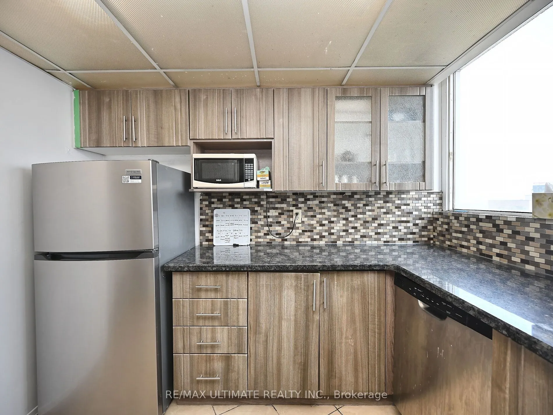 3700 Kaneff Crescent, #2101
