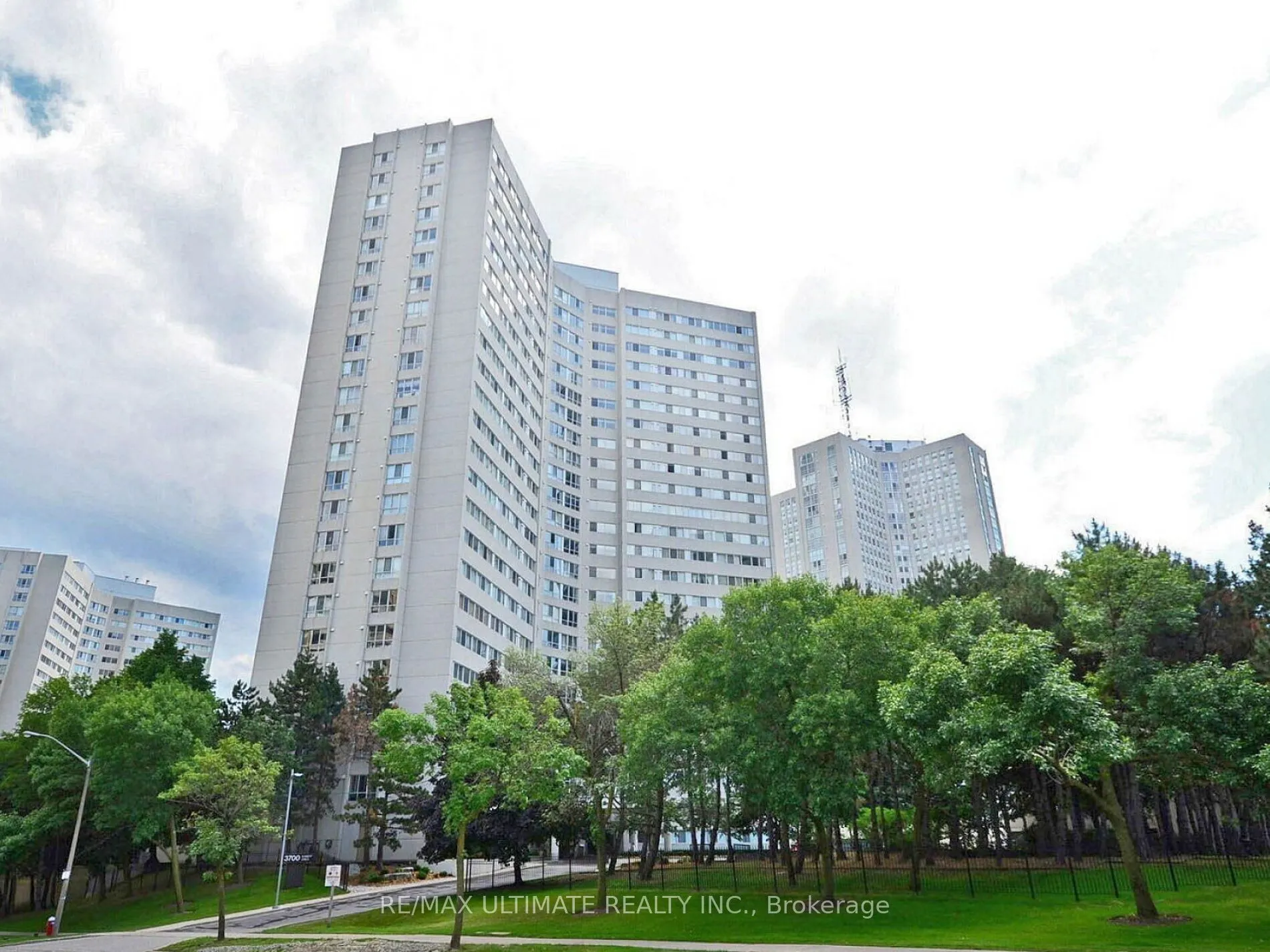 3700 Kaneff Crescent, #2101