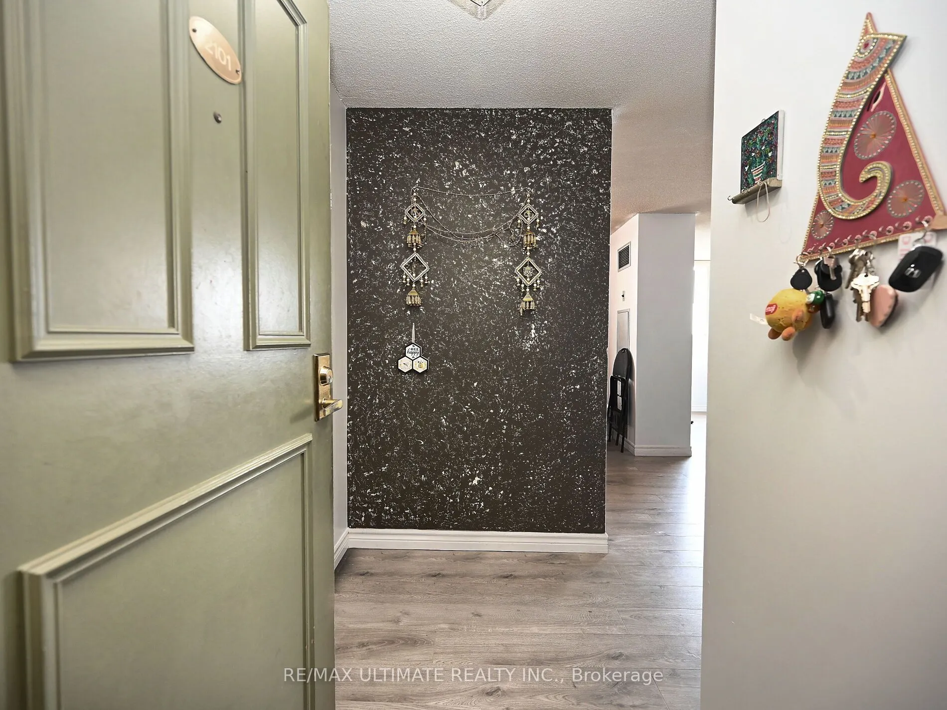 3700 Kaneff Crescent, #2101