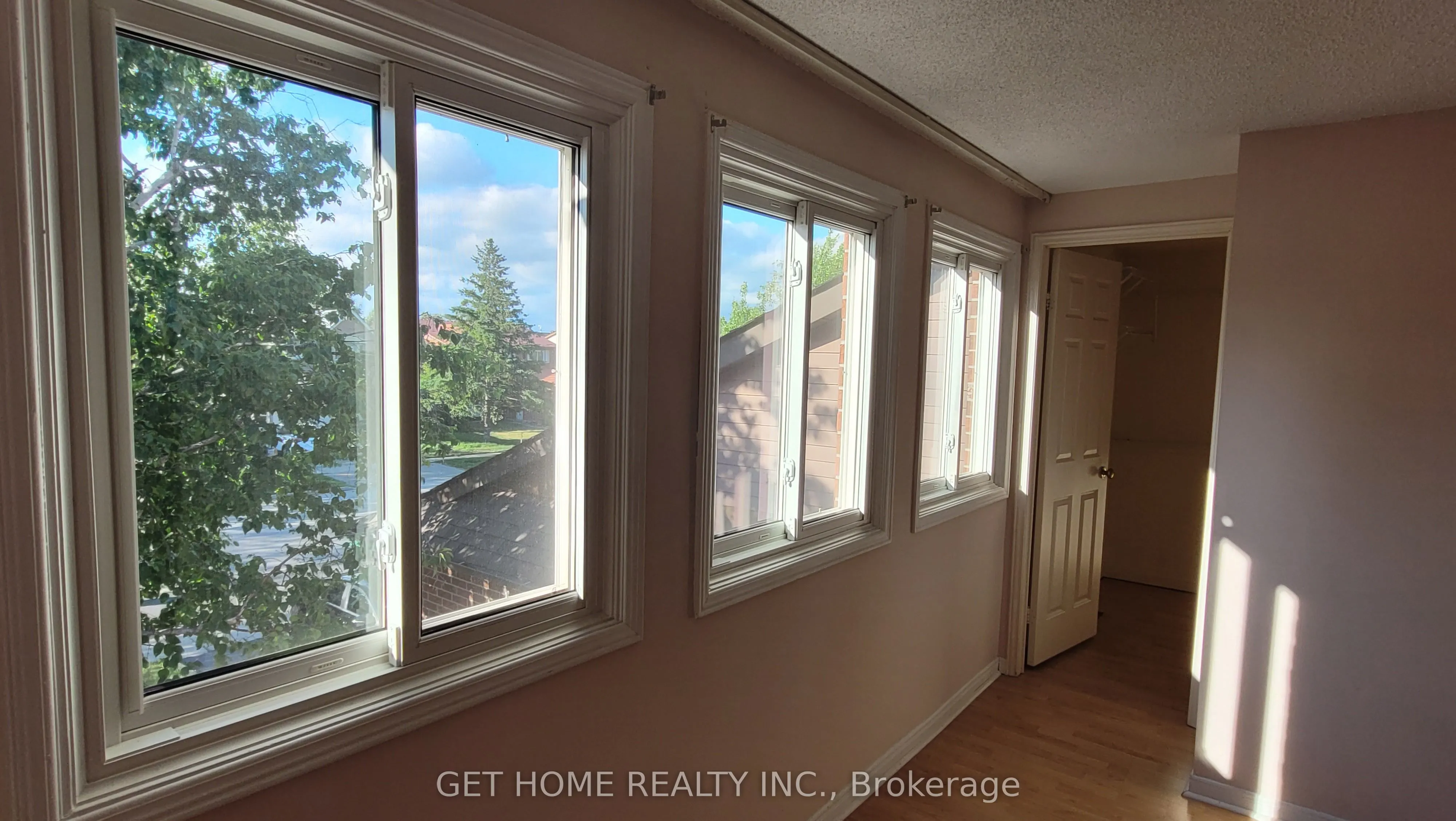 32 Torrance Woods