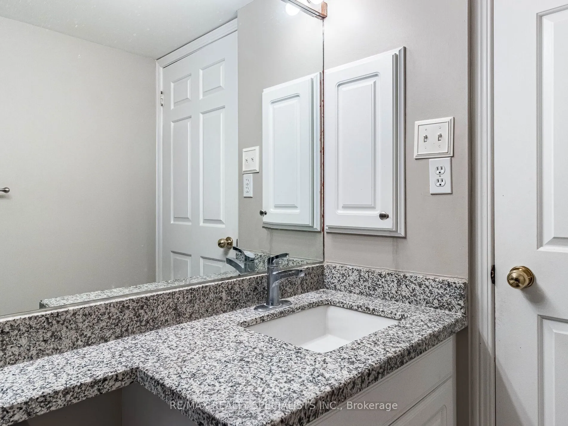 22 Hanover Road, #210