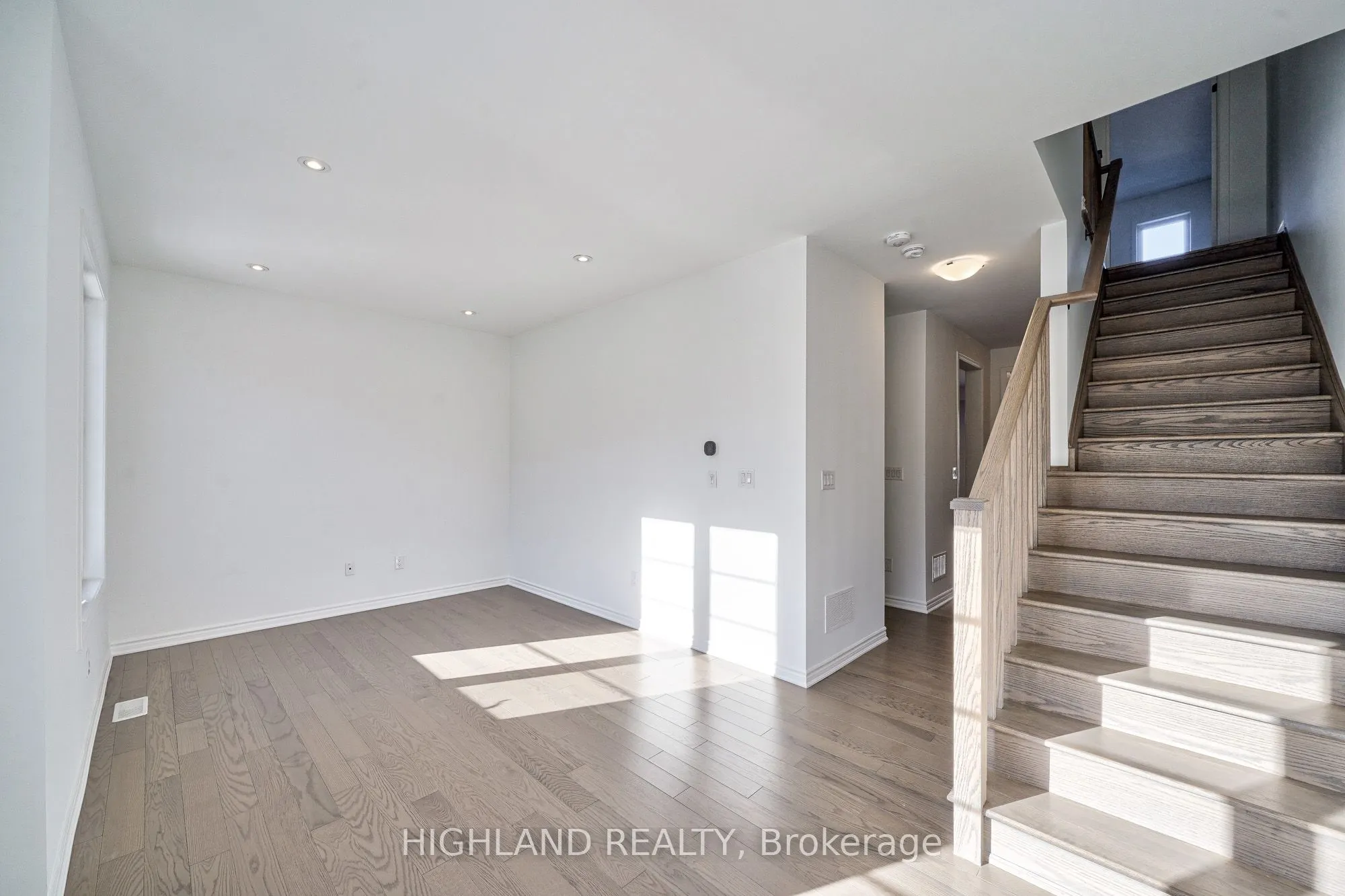 155 Settlers Road E