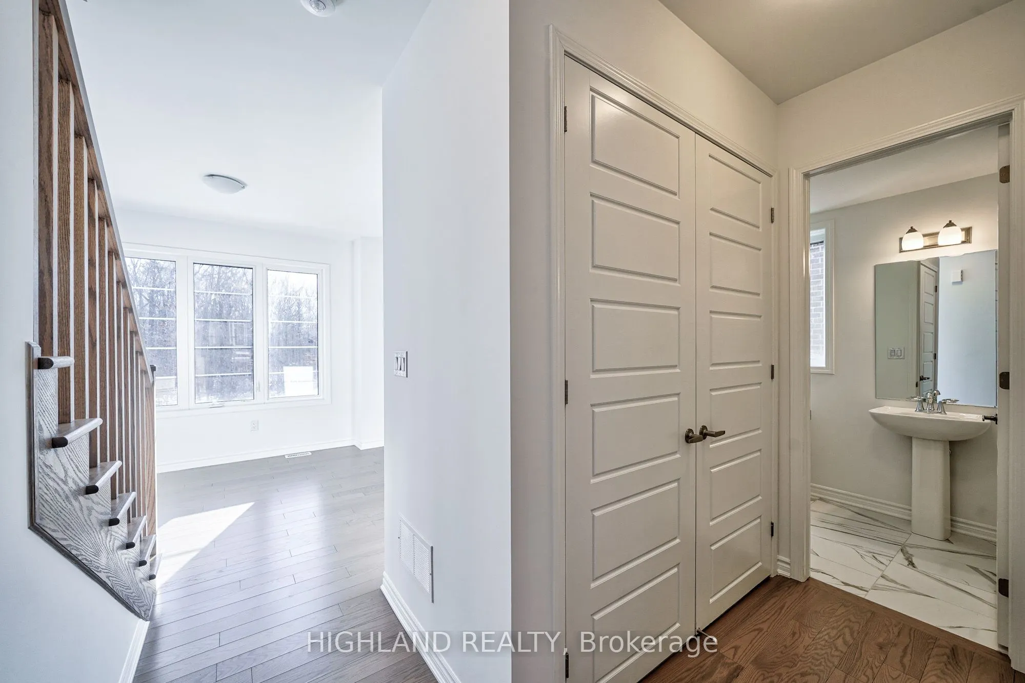 155 Settlers Road E