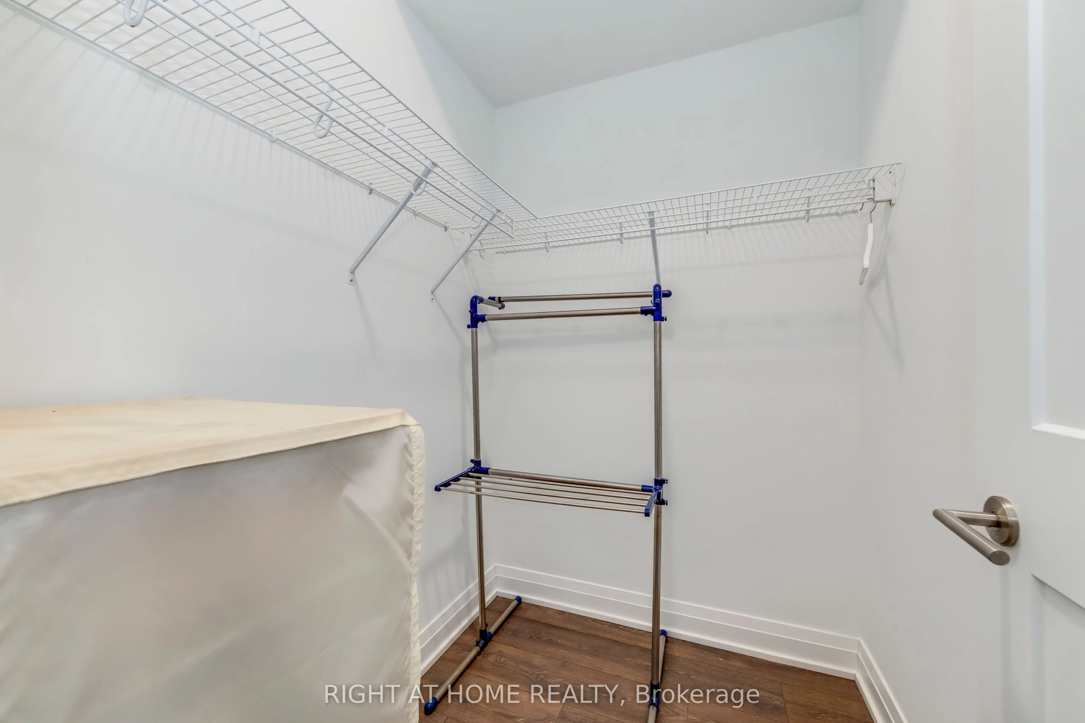 21 Park Street E, #620
