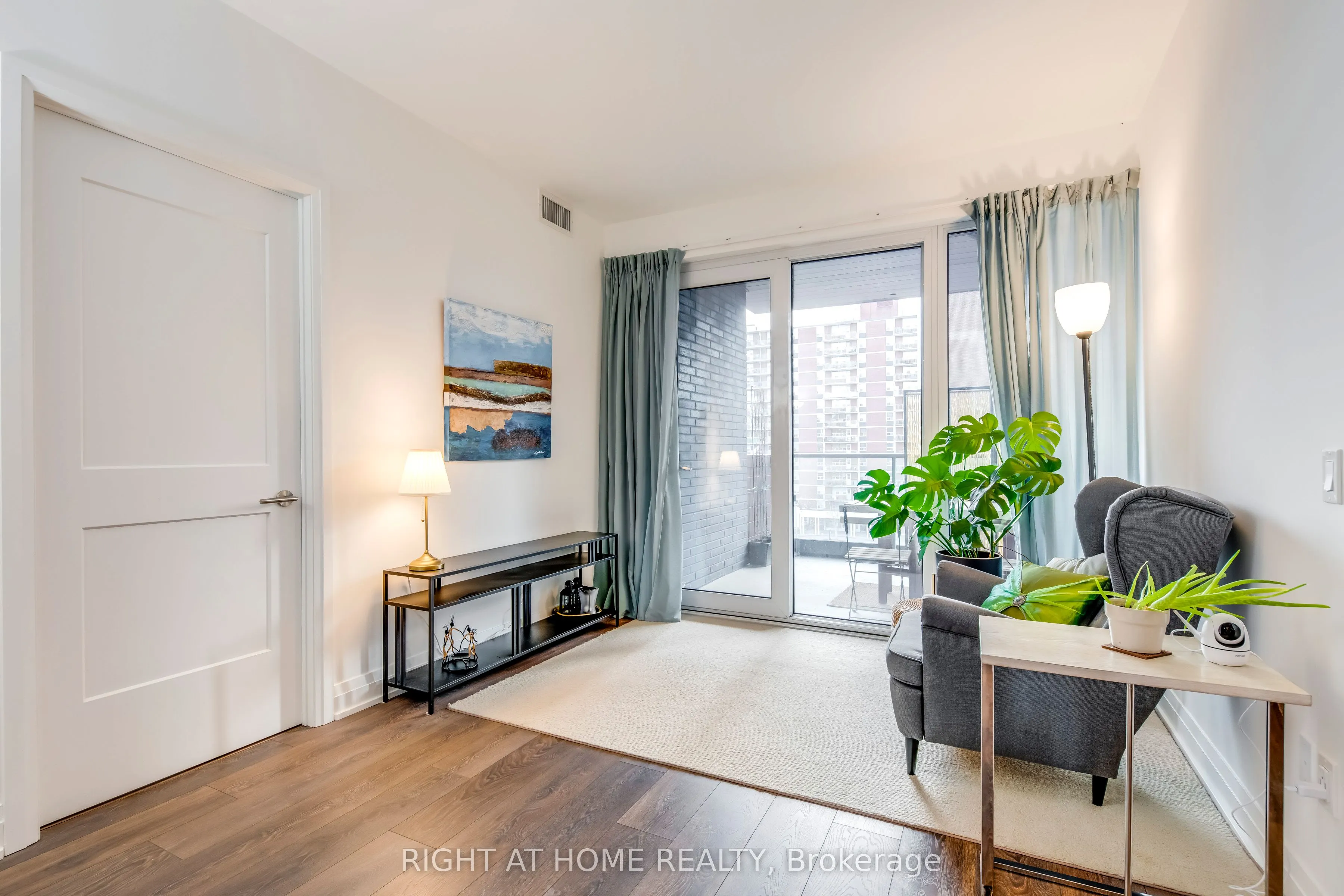 21 Park Street E, #620