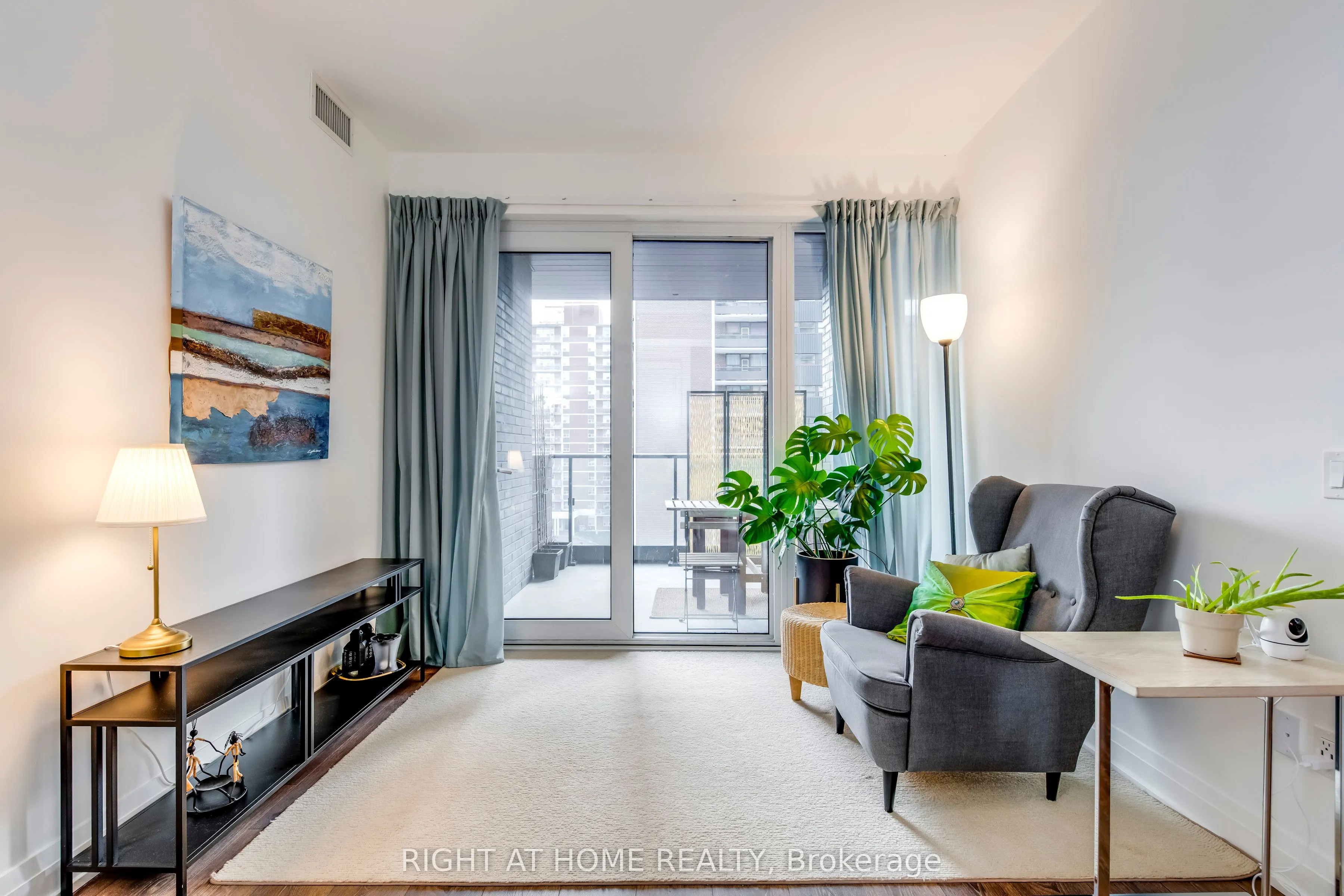 21 Park Street E, #620