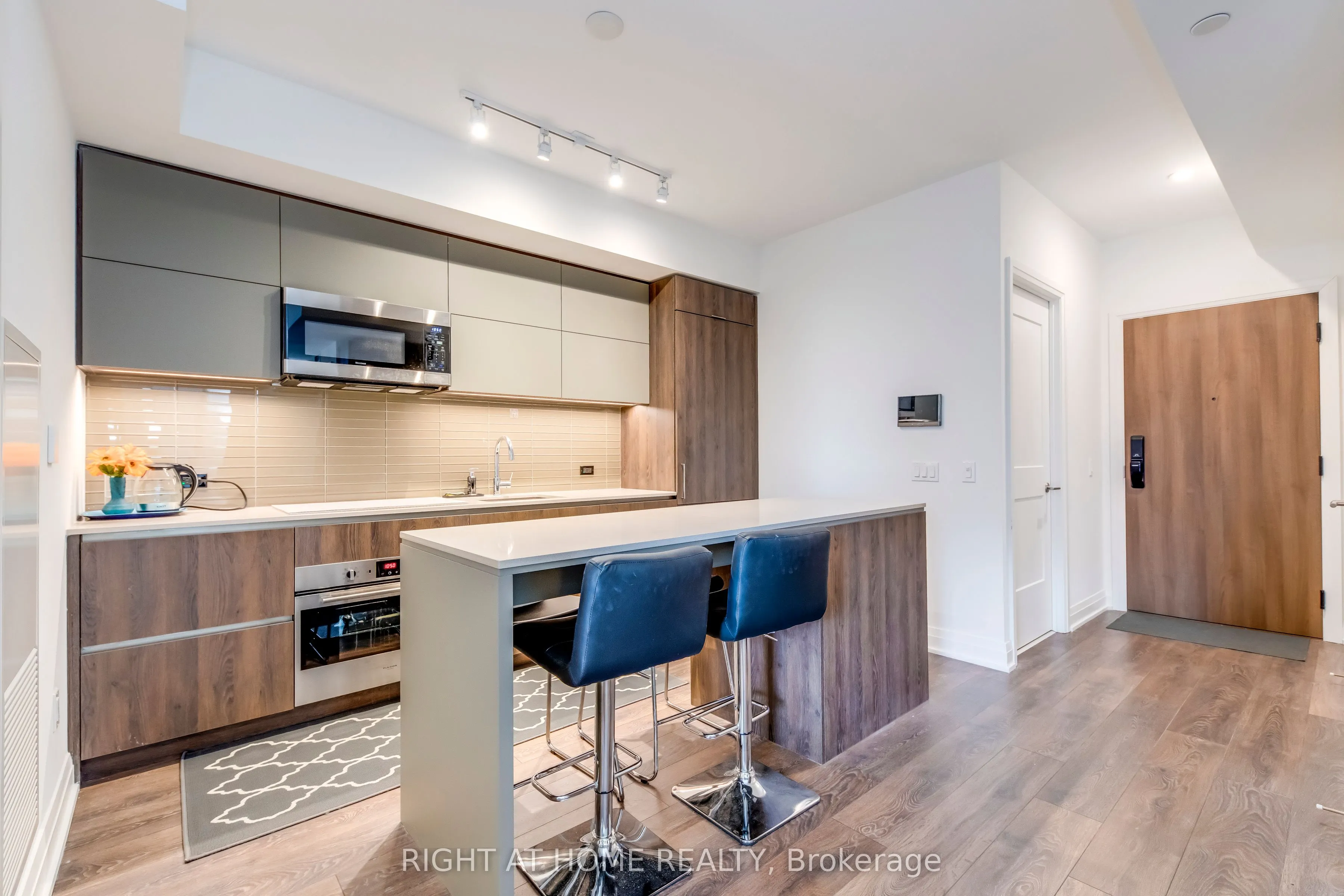 21 Park Street E, #620