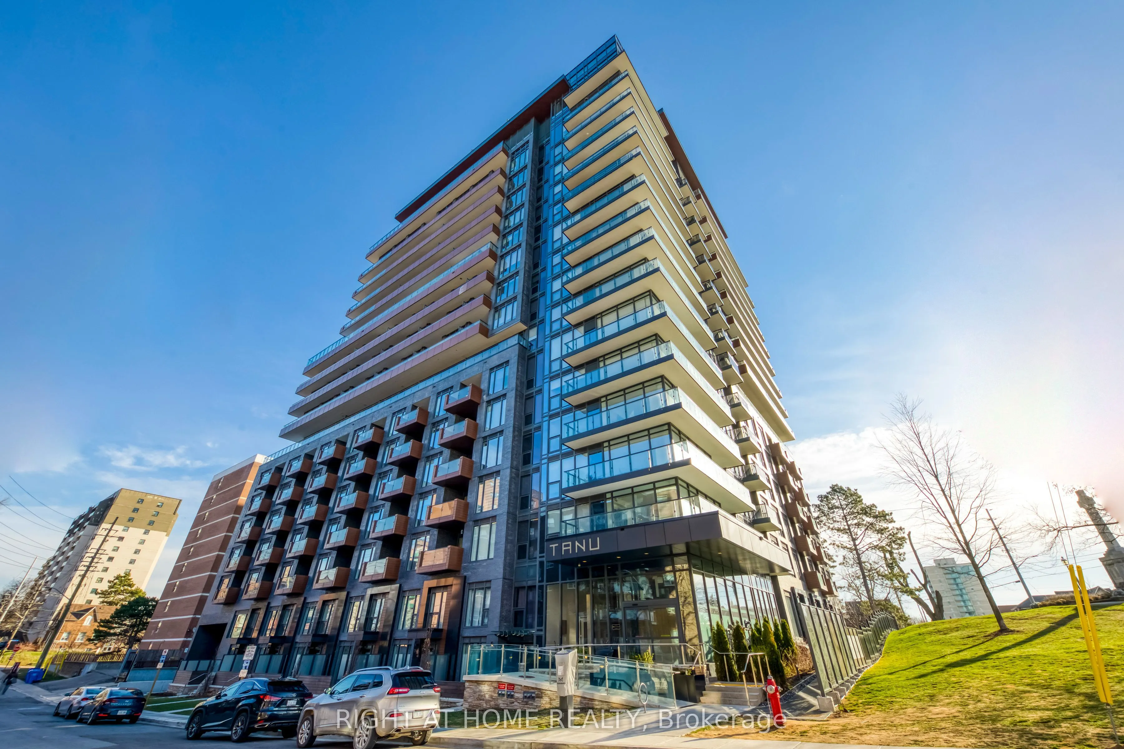 21 Park Street E, #620