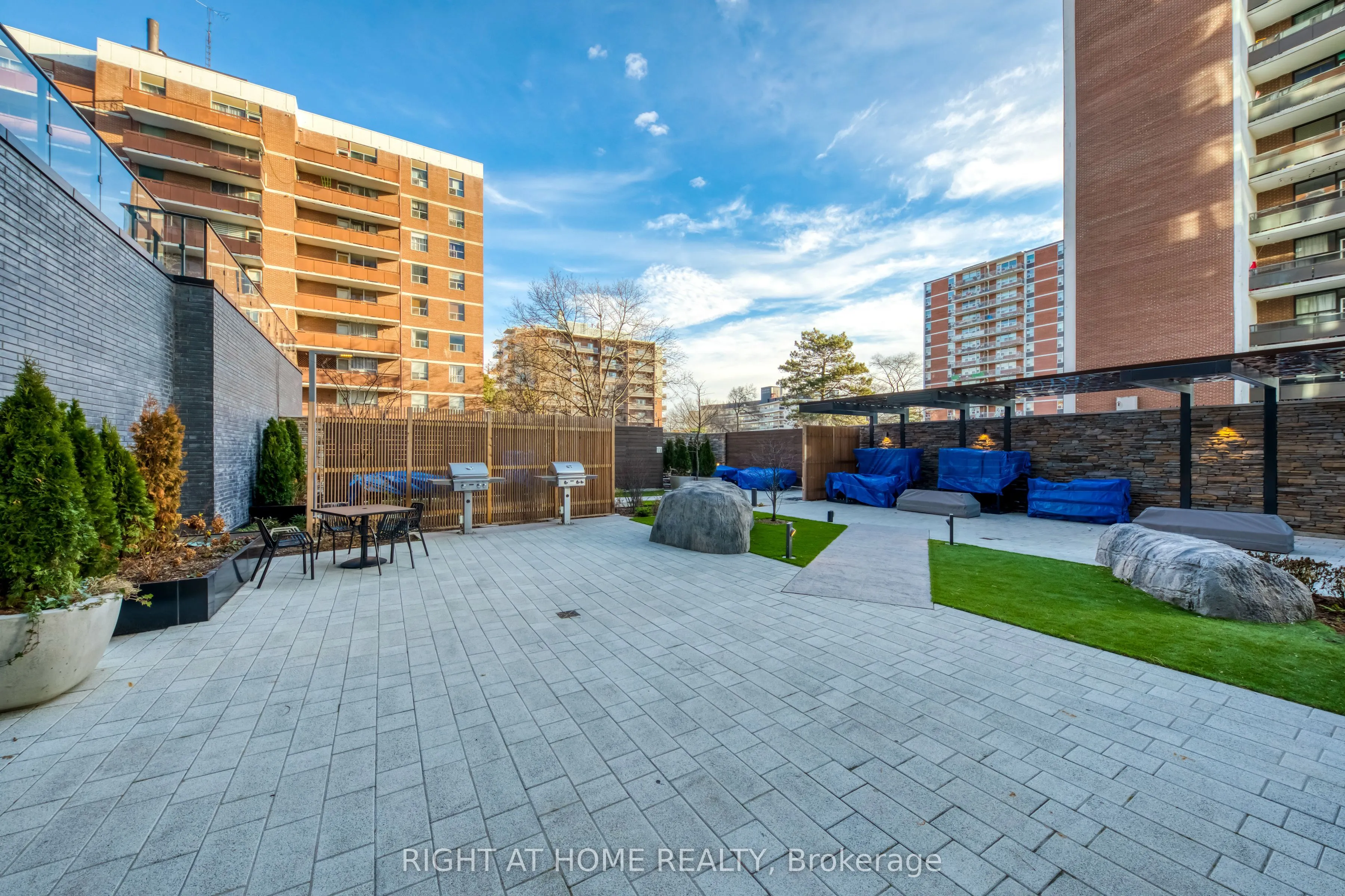 21 Park Street E, #620