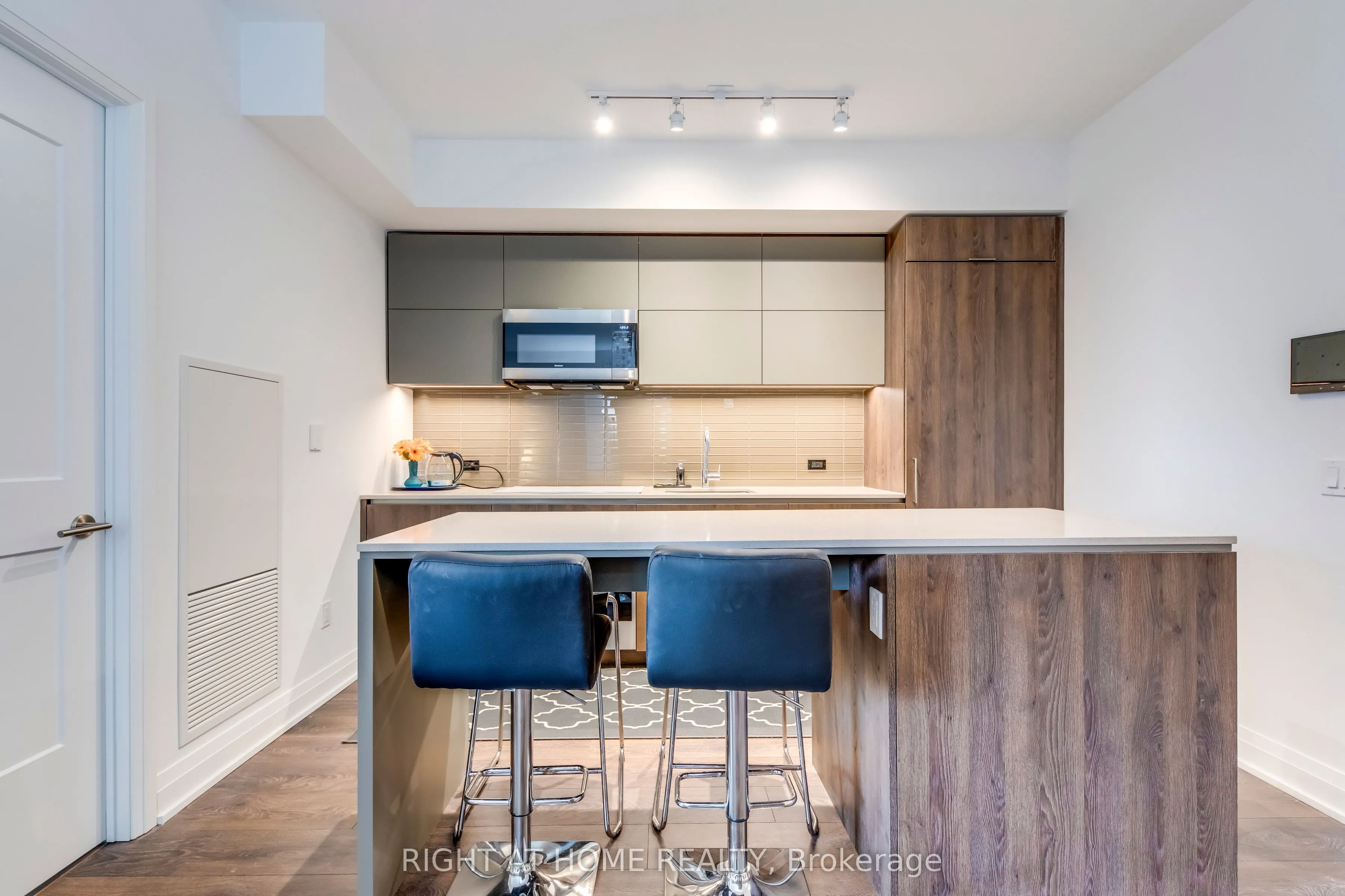21 Park Street E, #620