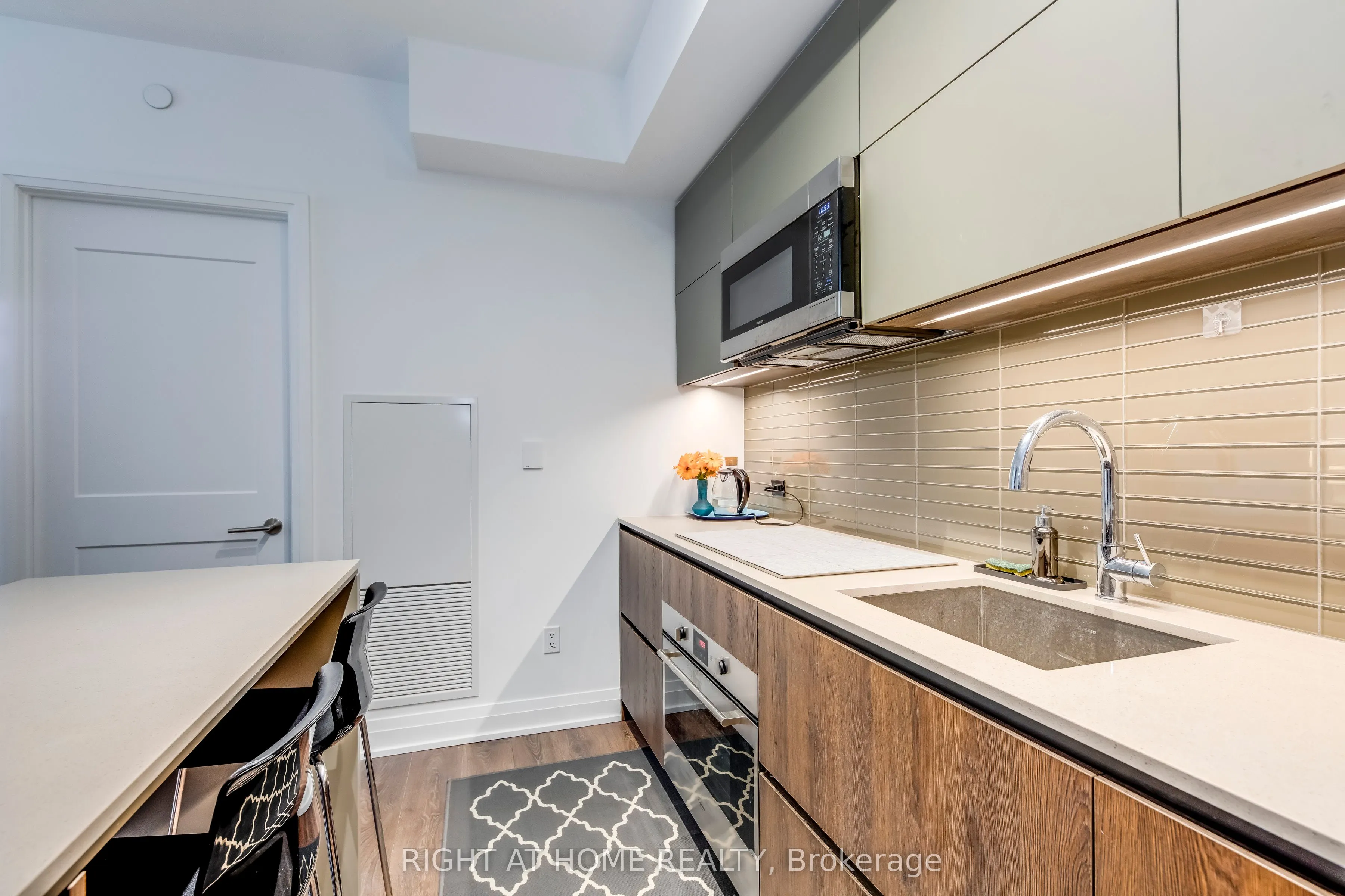 21 Park Street E, #620