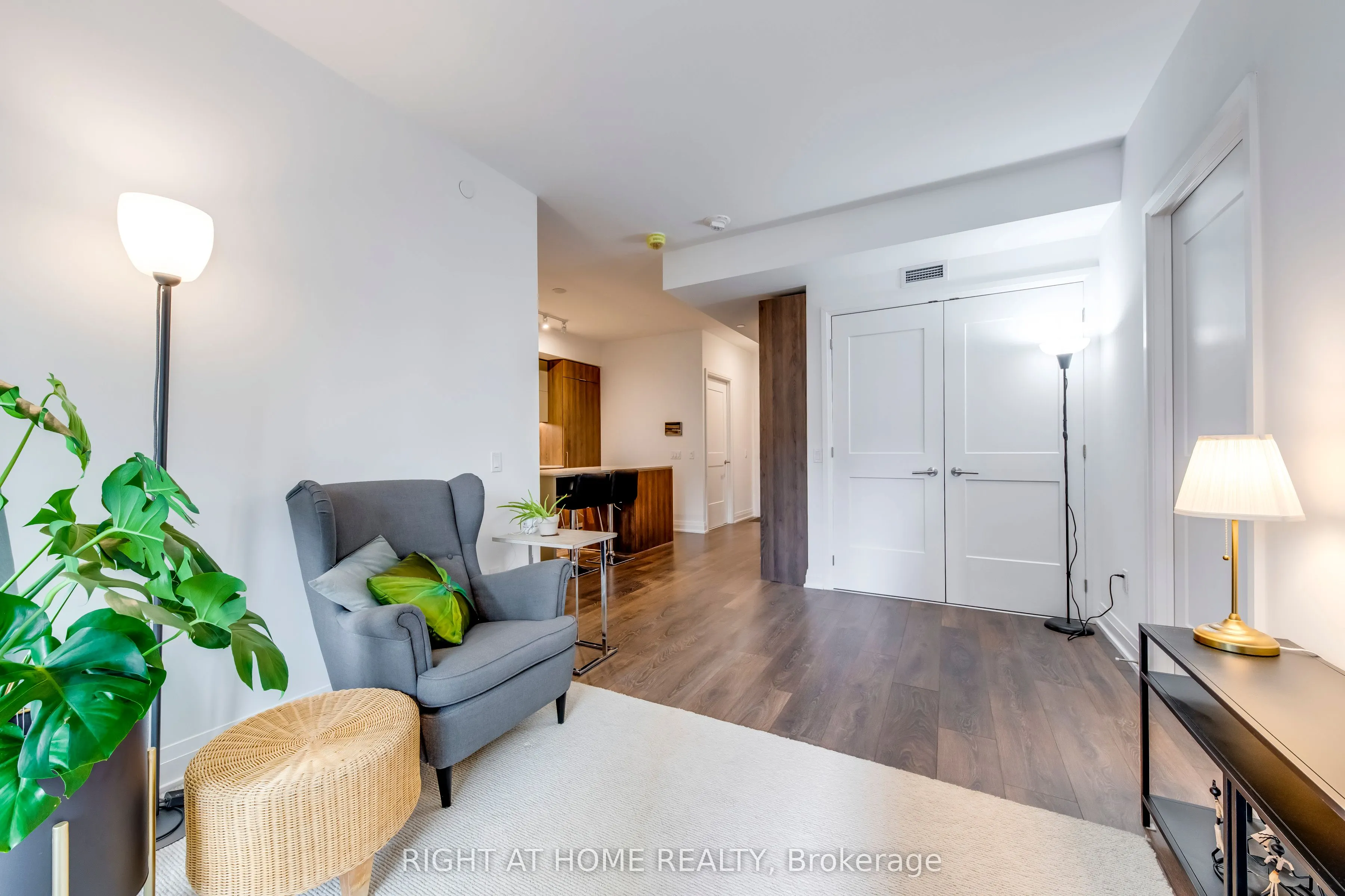 21 Park Street E, #620
