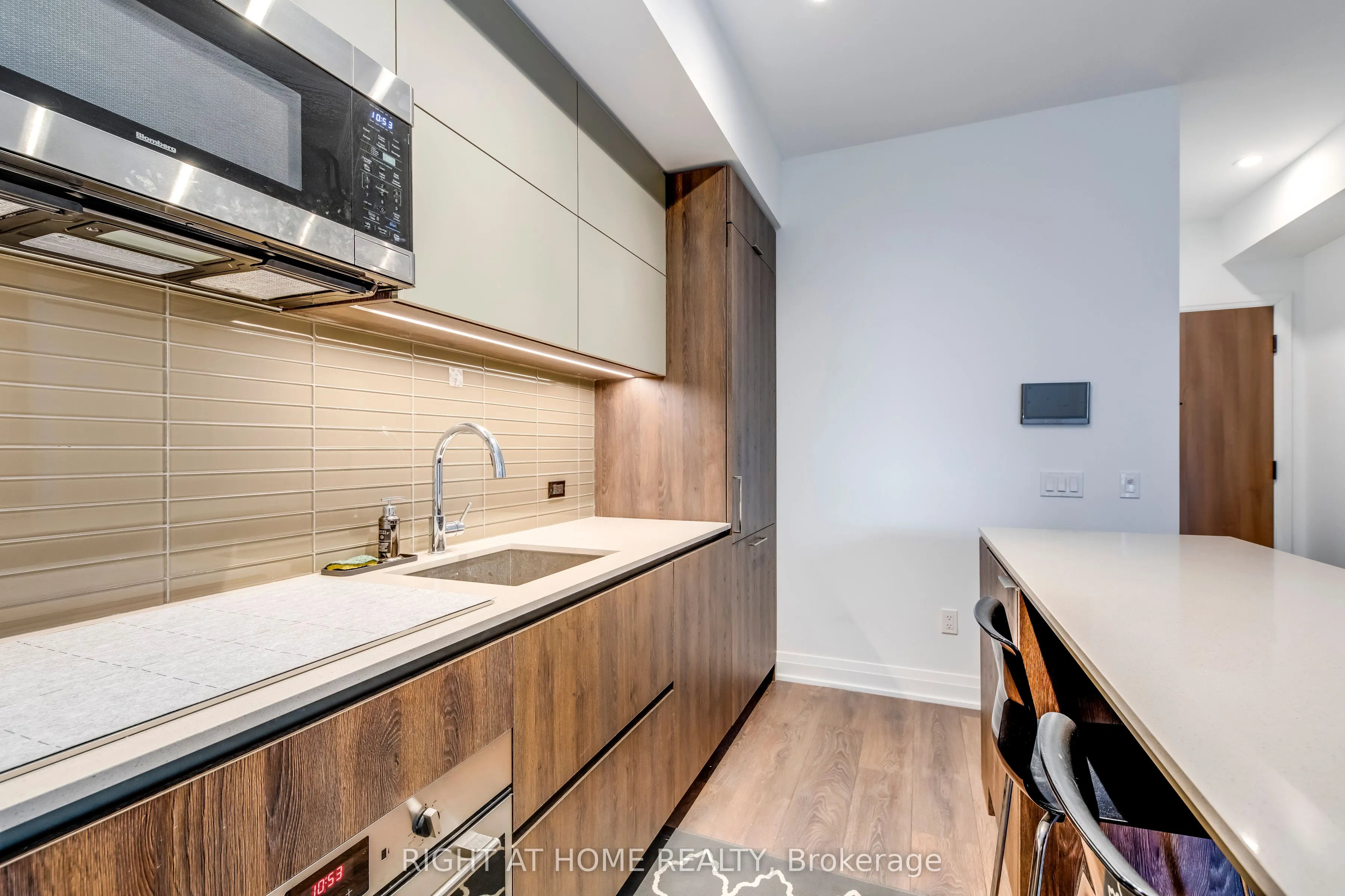 21 Park Street E, #620