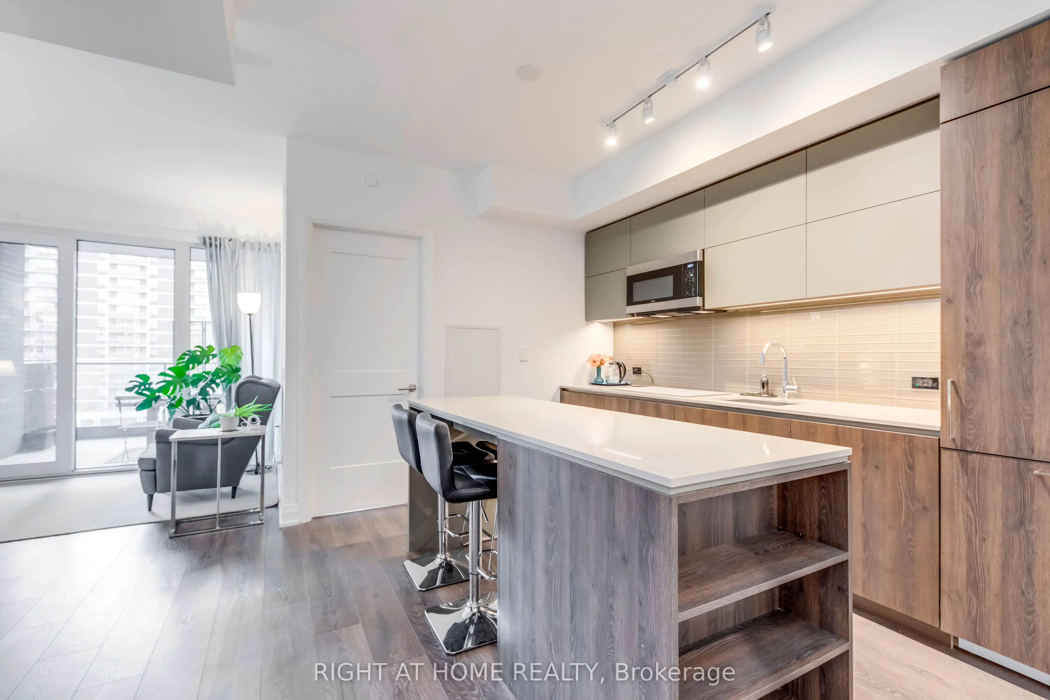 21 Park Street E, #620