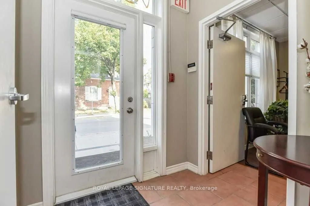 2086 Pine Street, #Main