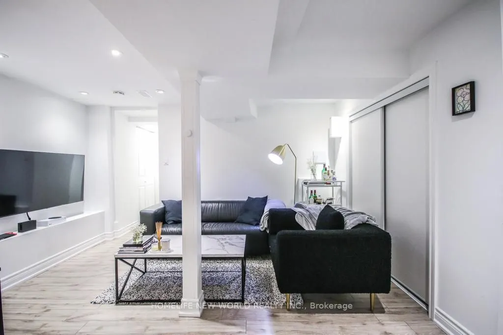 679 Gladstone Avenue, #Lower