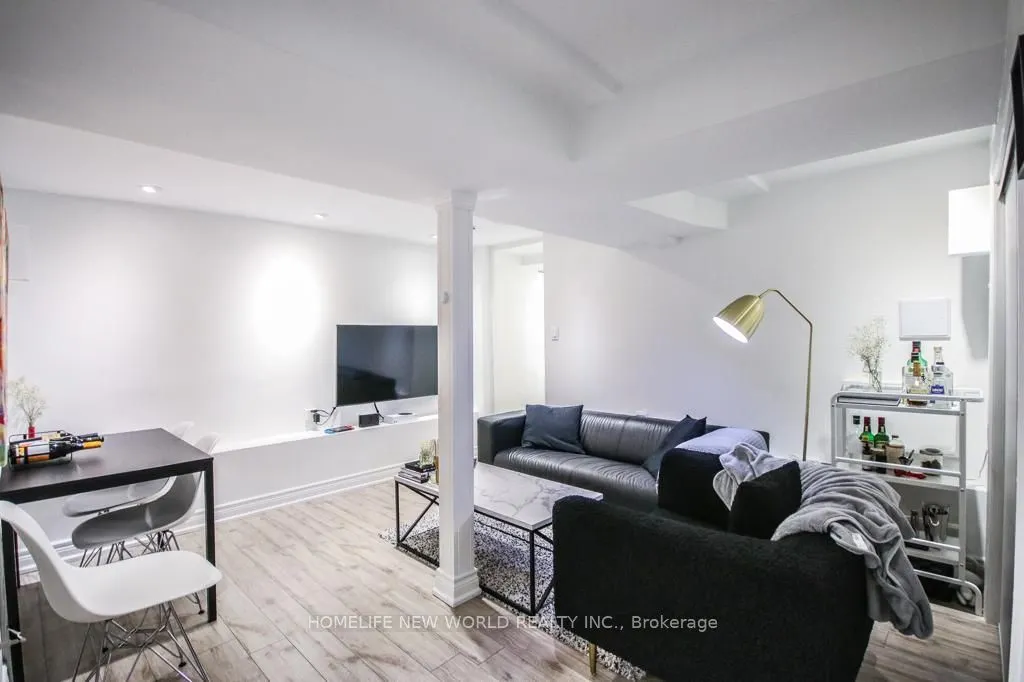 679 Gladstone Avenue, #Lower