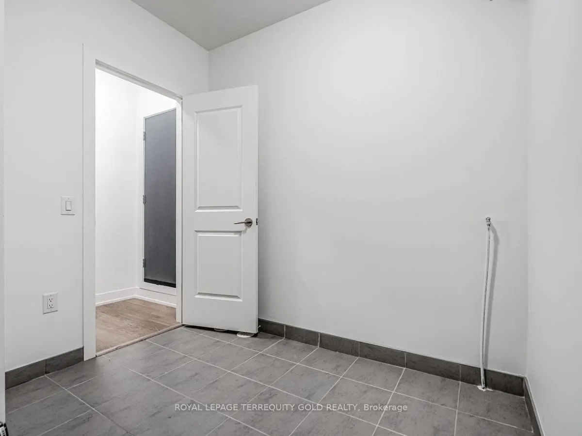 1085 Douglas McCurdy Common, #212