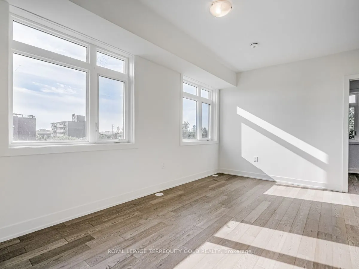 1085 Douglas McCurdy Common, #212