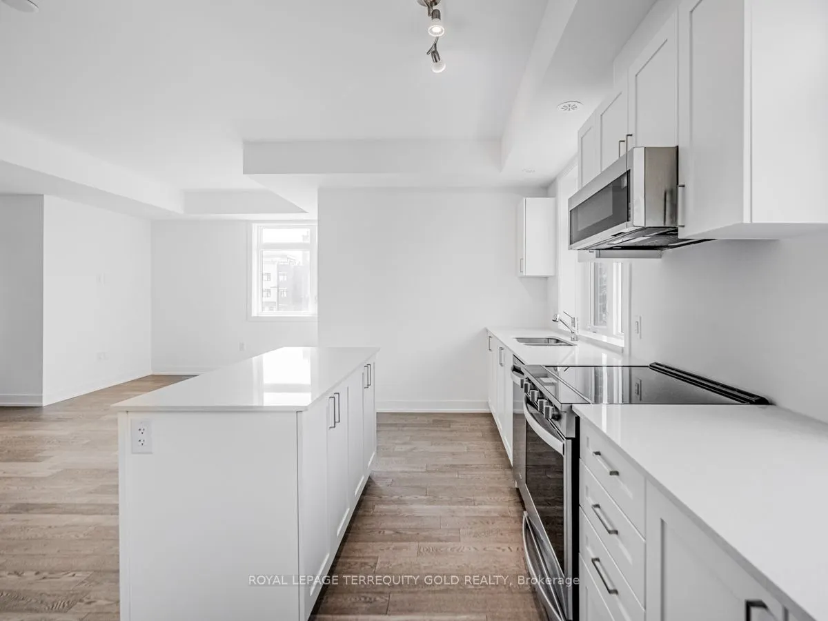 1085 Douglas McCurdy Common, #212