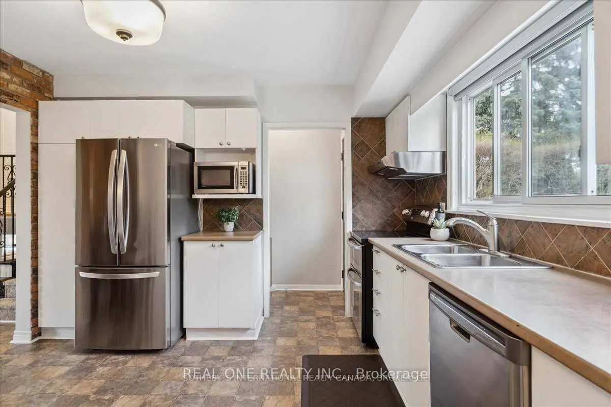 346 Trafalgar Court