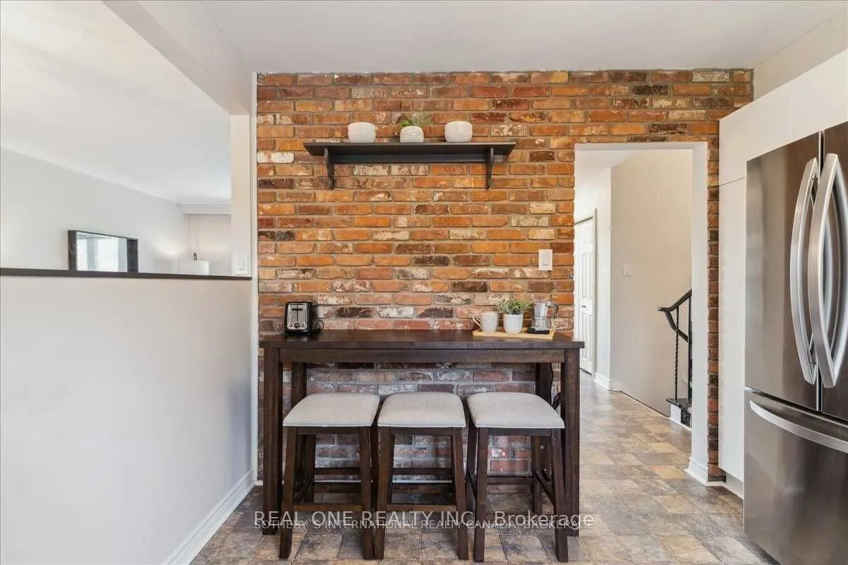 346 Trafalgar Court