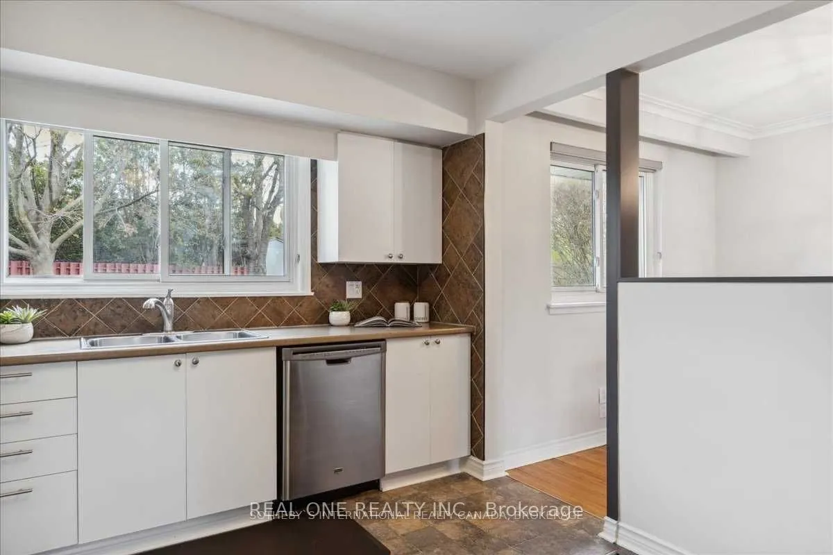 346 Trafalgar Court