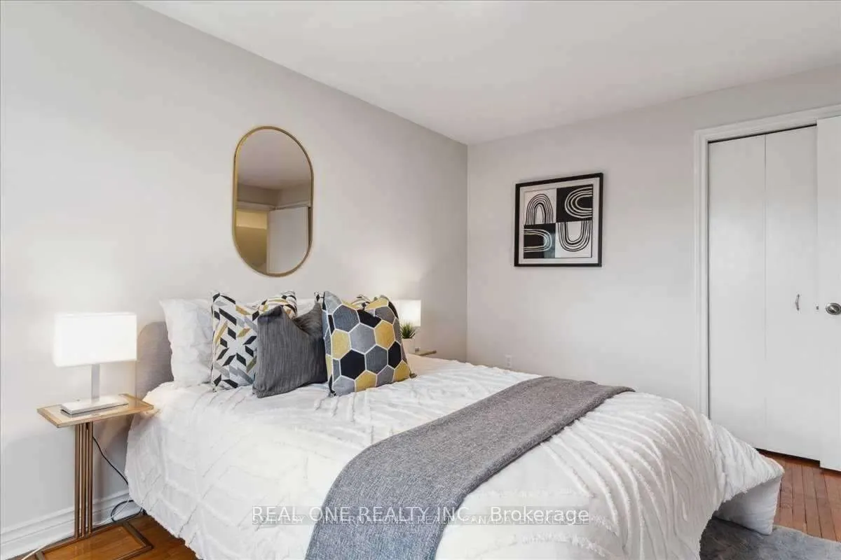 346 Trafalgar Court