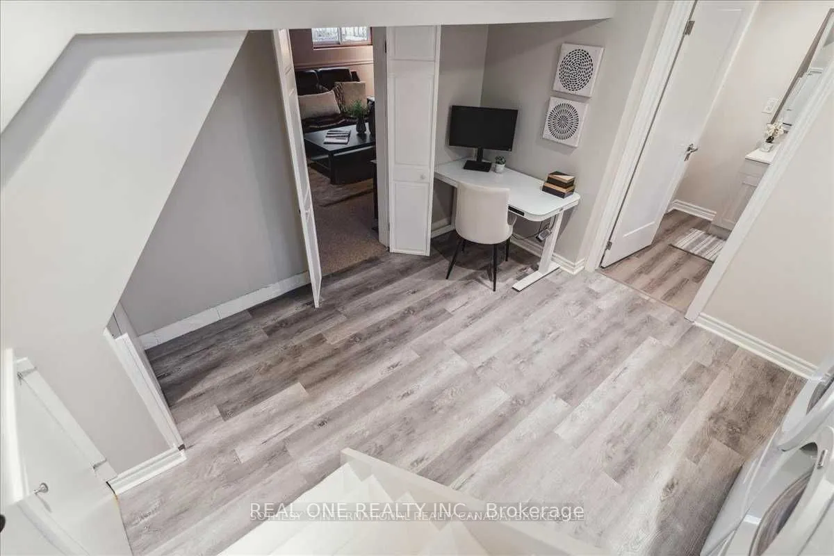346 Trafalgar Court