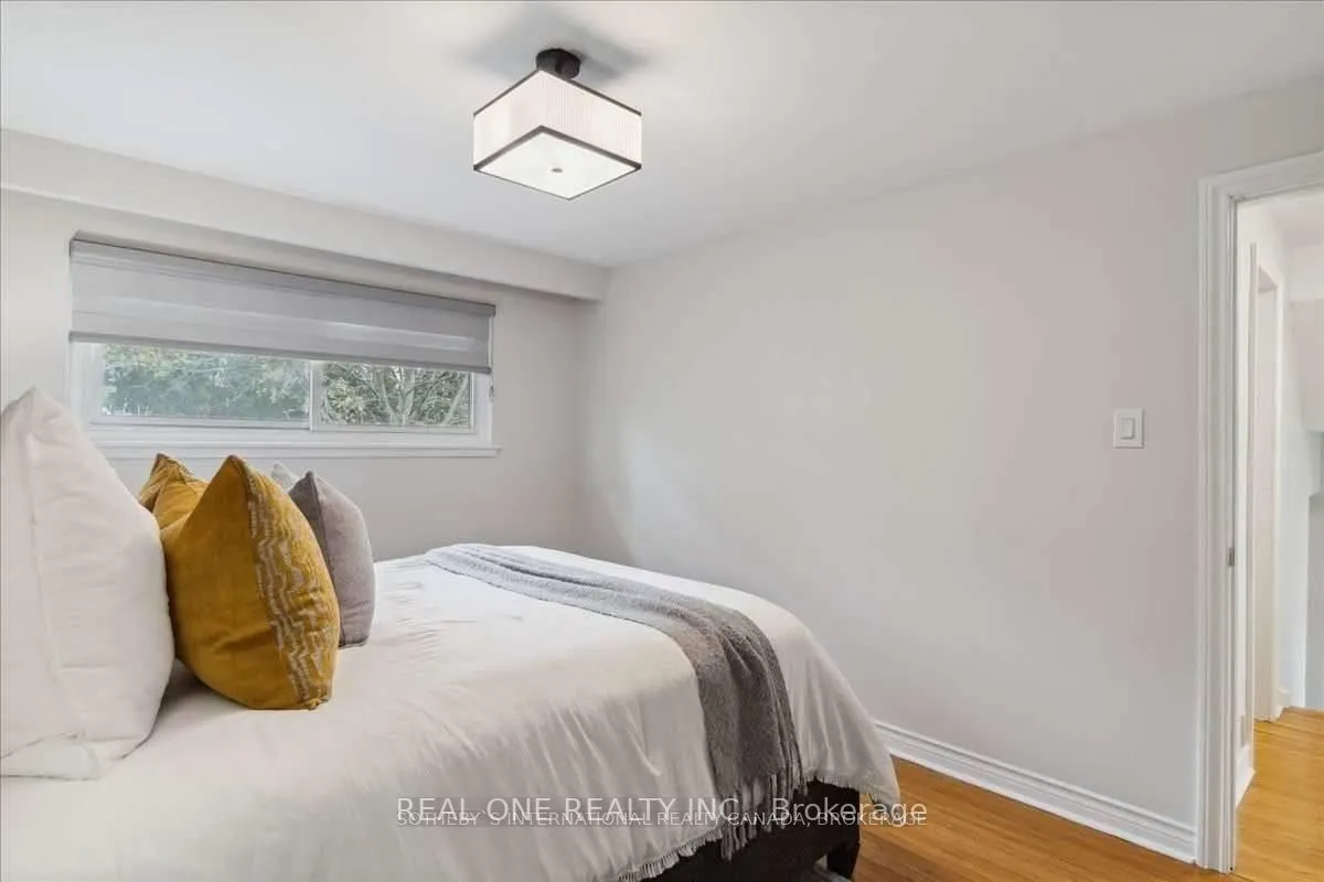 346 Trafalgar Court