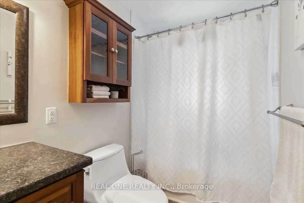 346 Trafalgar Court