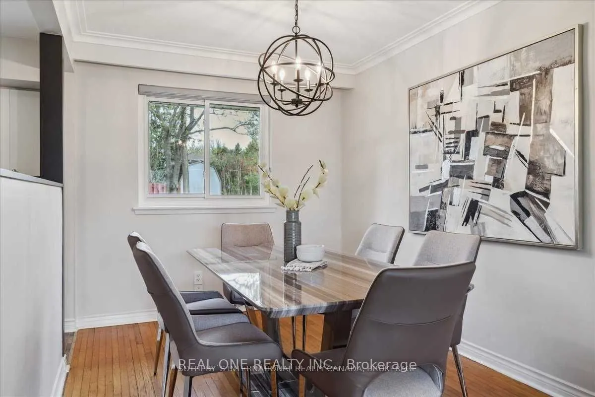 346 Trafalgar Court