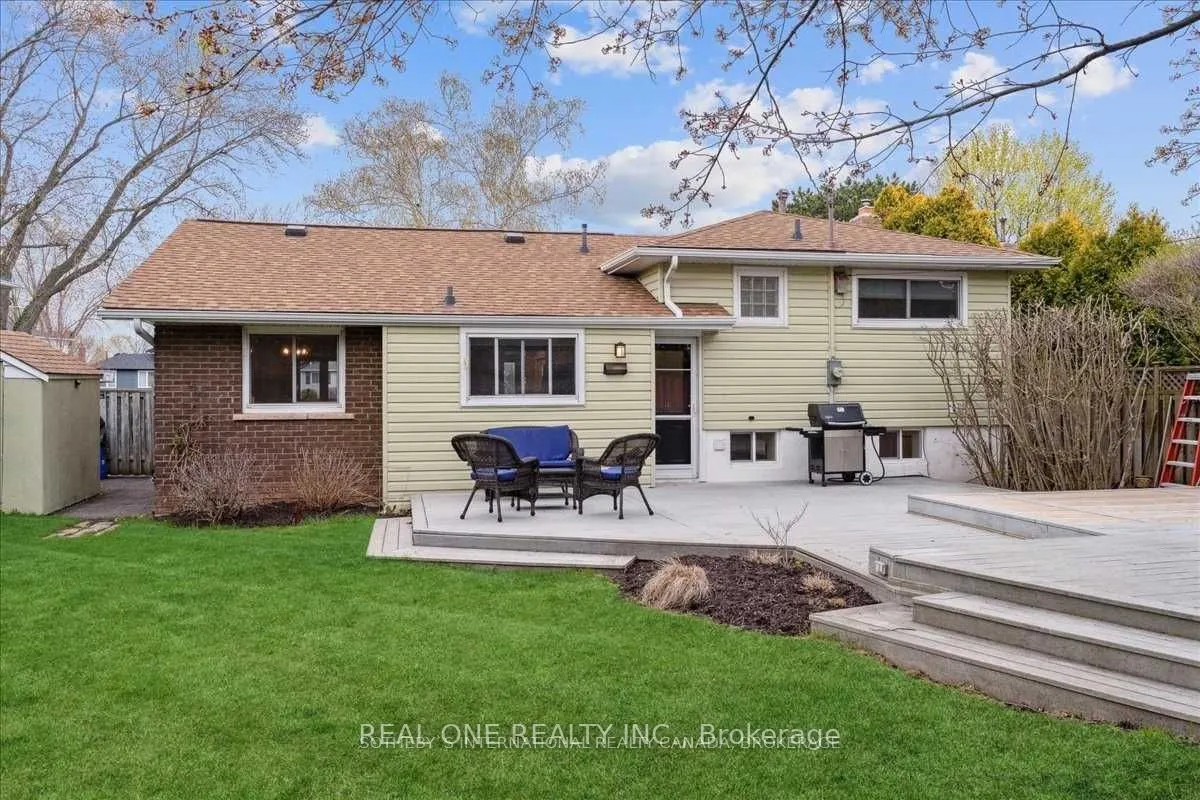 346 Trafalgar Court