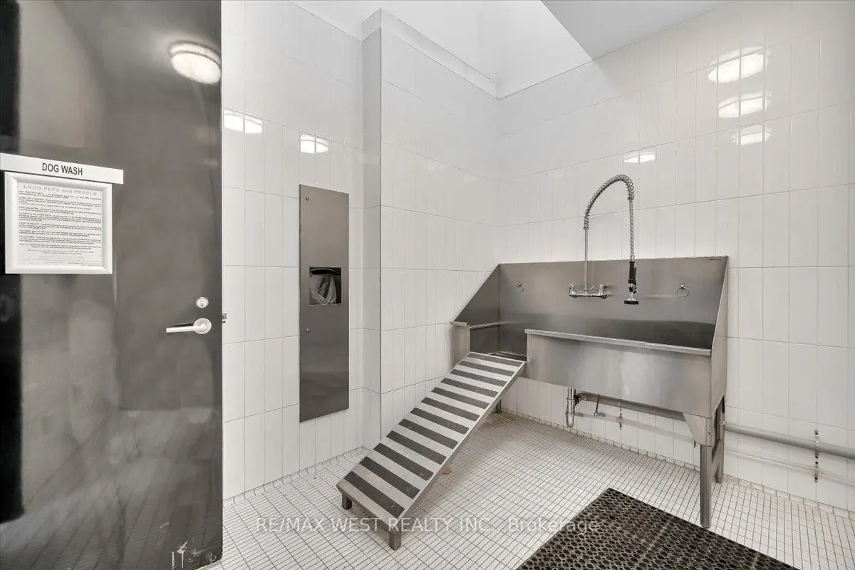 56 Annie Craig Drive, #1603