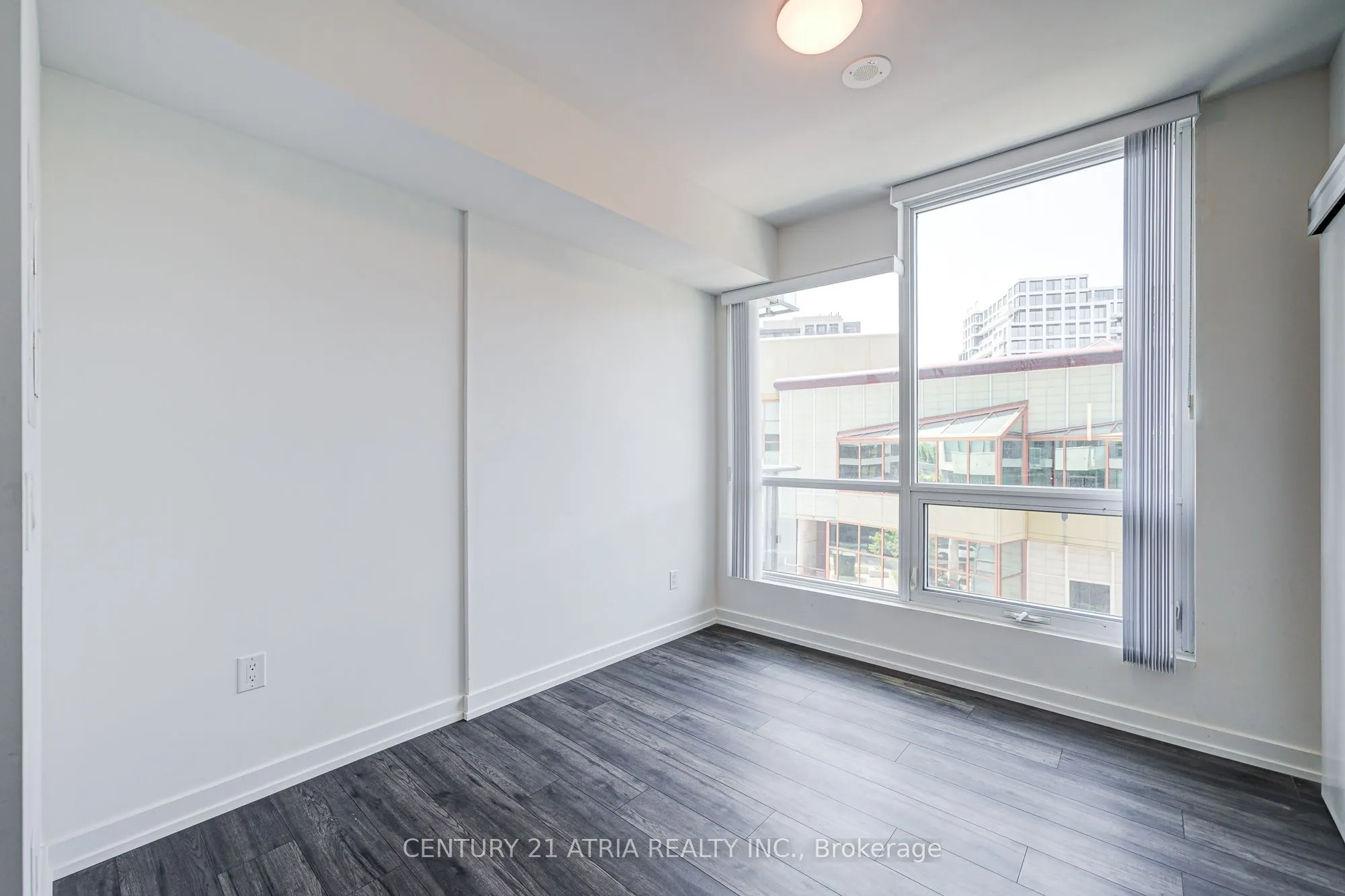 10 De Boers Drive, #401