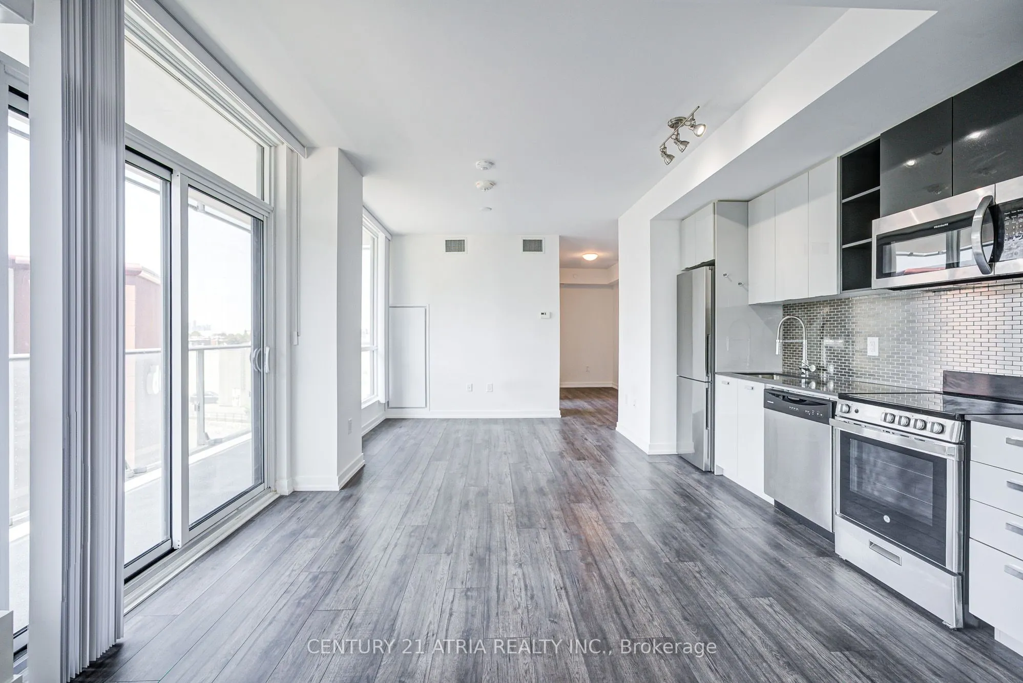 10 De Boers Drive, #401