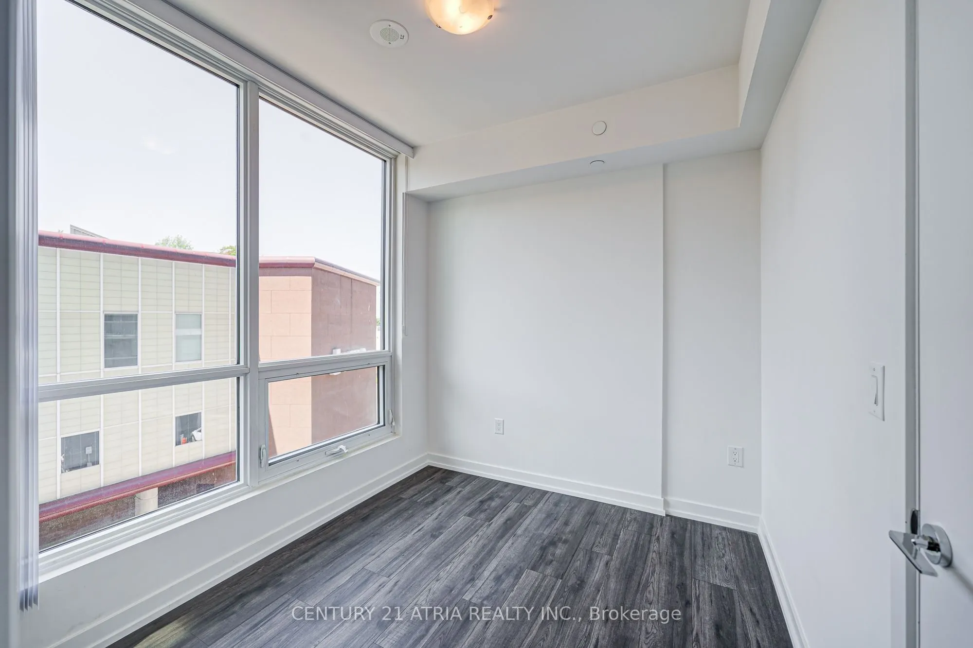 10 De Boers Drive, #401