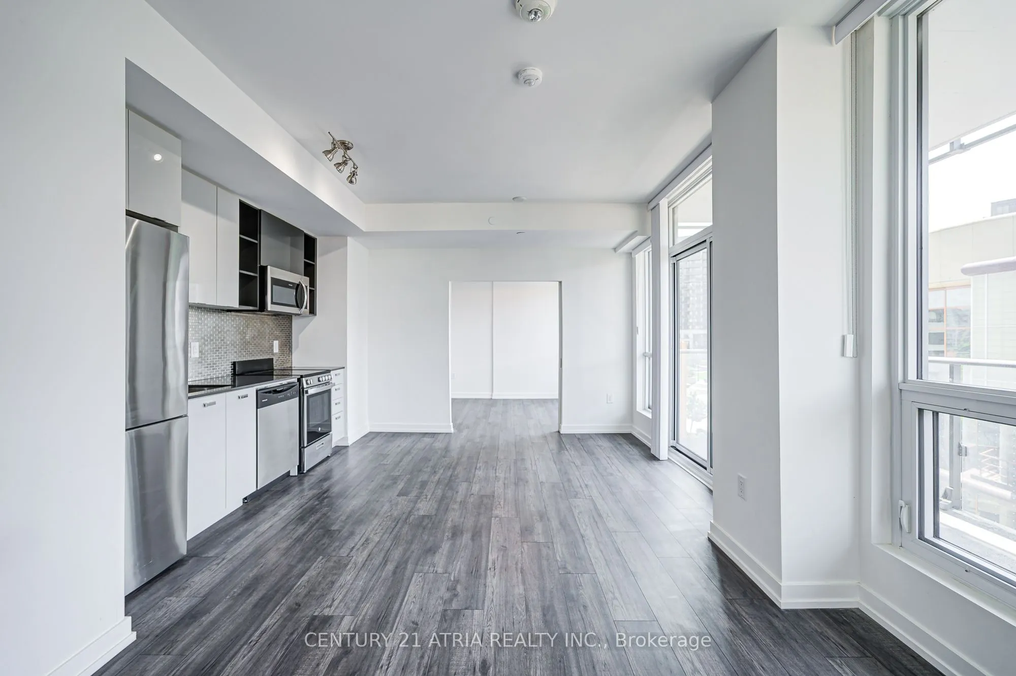 10 De Boers Drive, #401