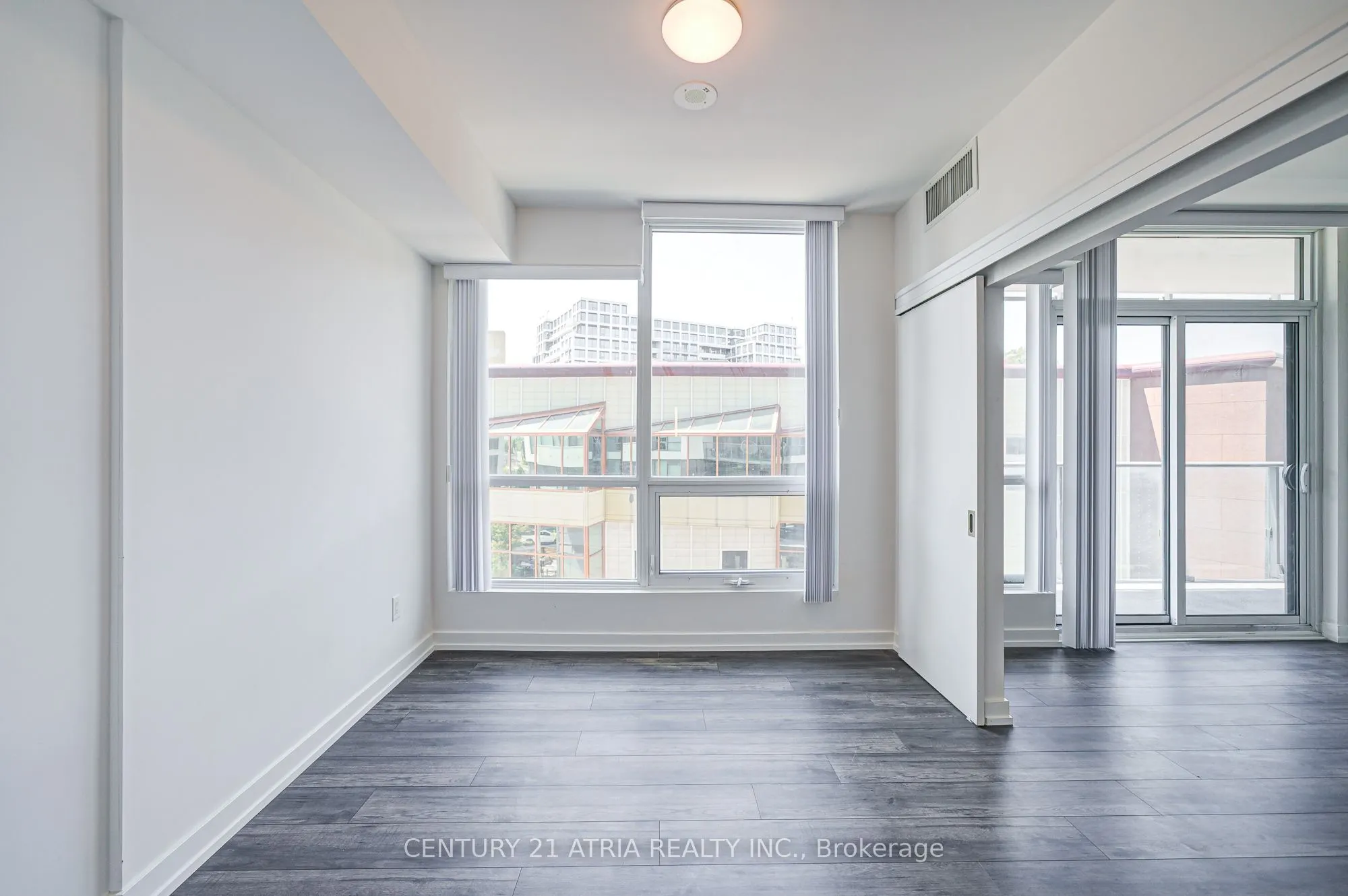 10 De Boers Drive, #401