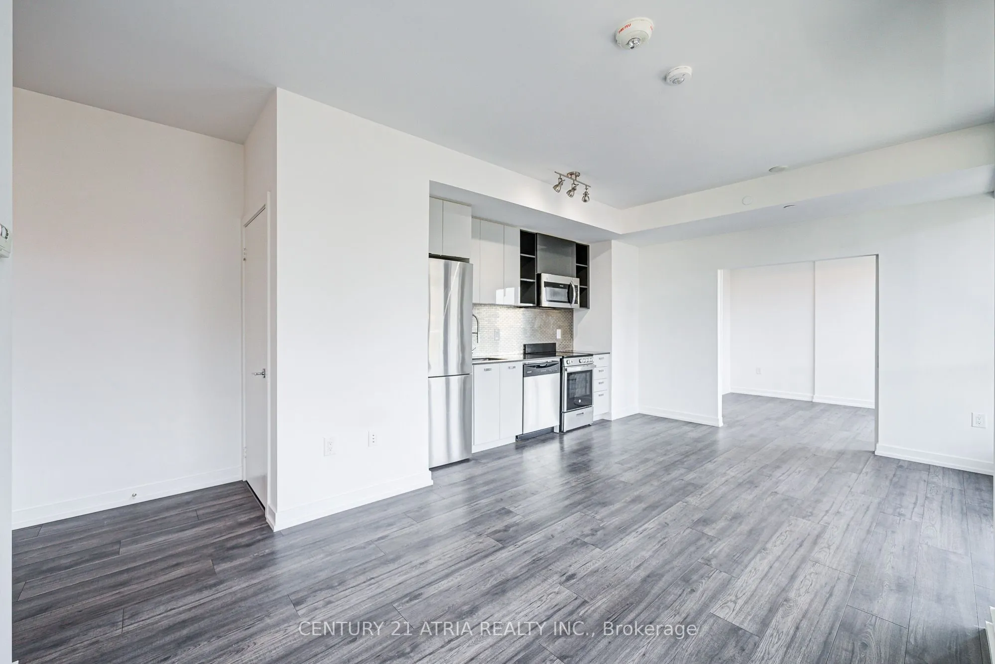 10 De Boers Drive, #401