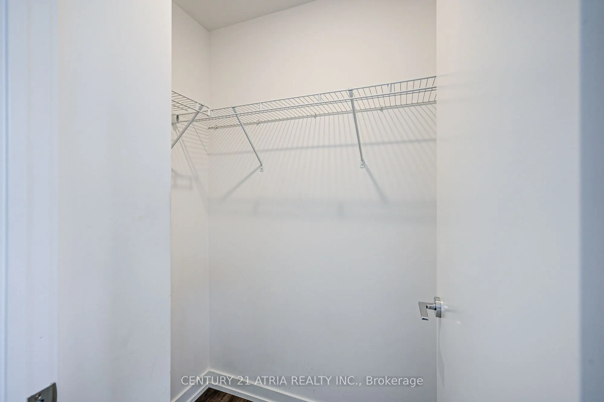 10 De Boers Drive, #401