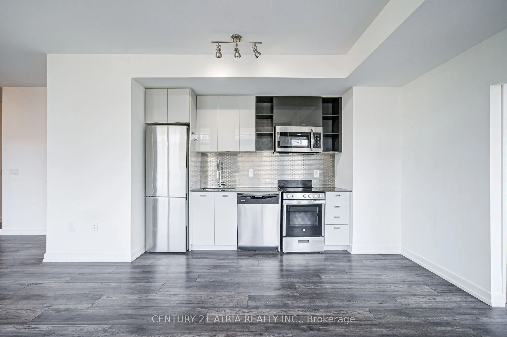 10 De Boers Drive, #401