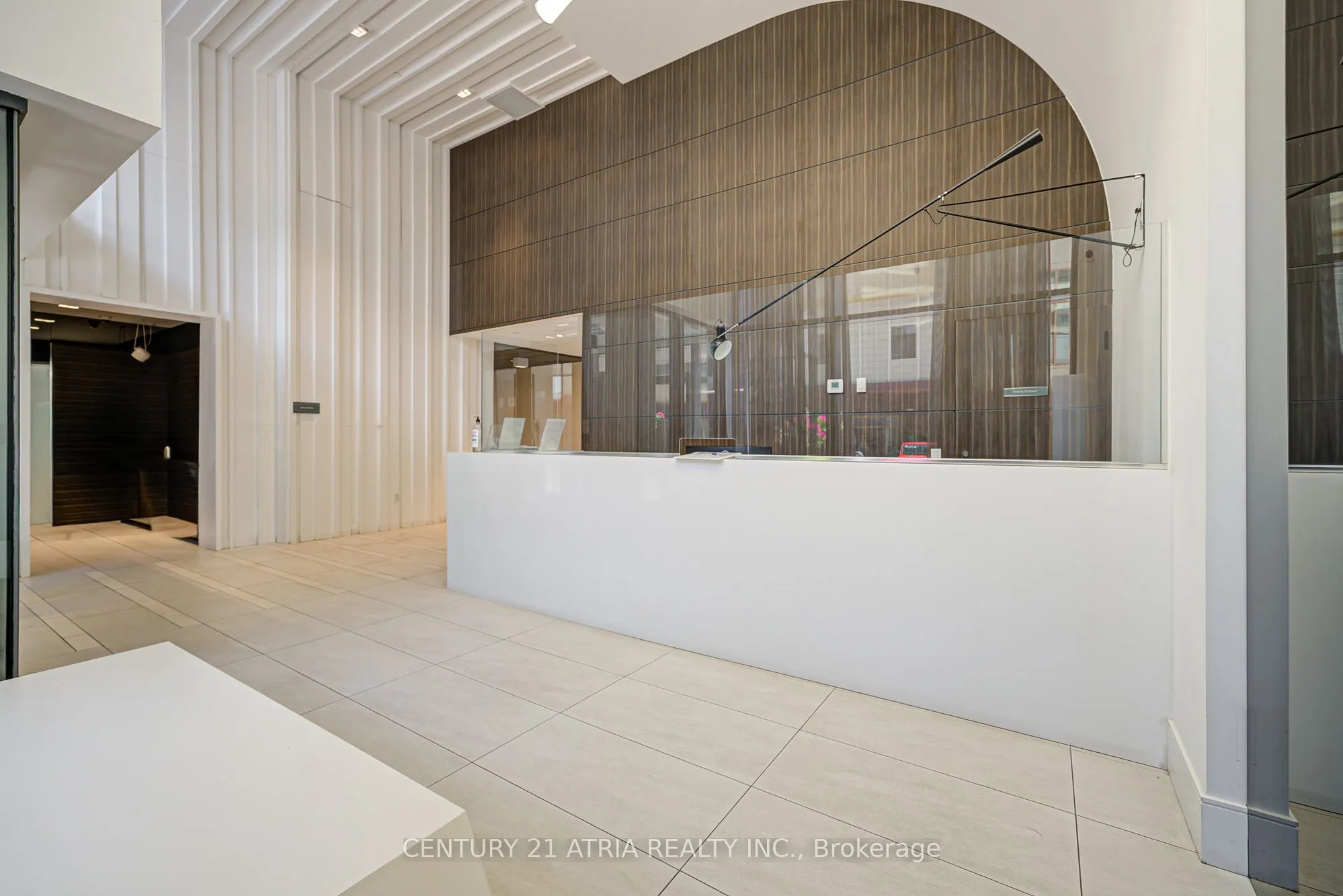 10 De Boers Drive, #401