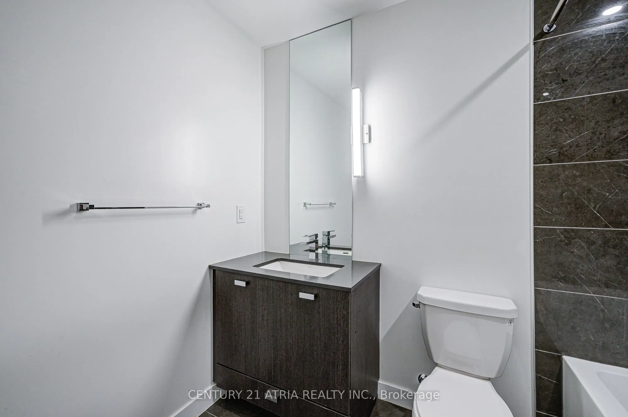10 De Boers Drive, #401