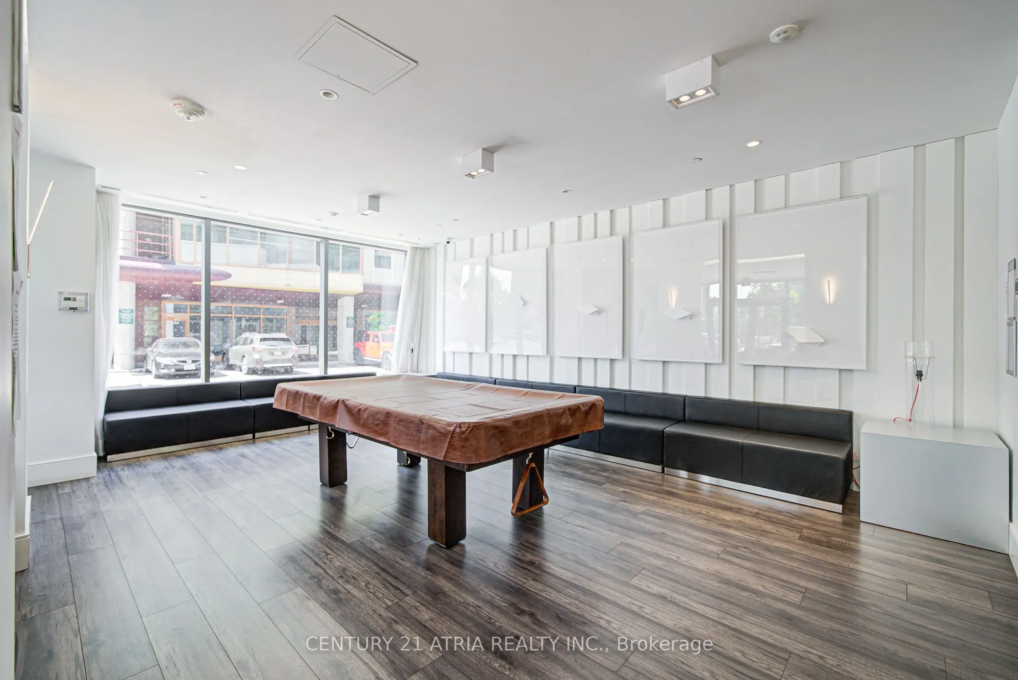 10 De Boers Drive, #401