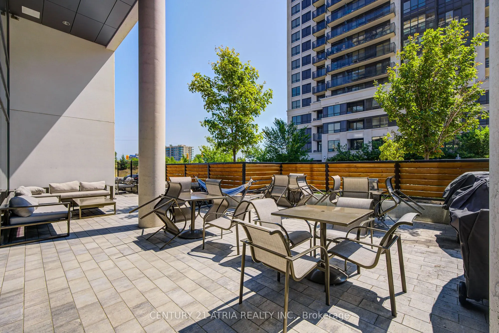 10 De Boers Drive, #401