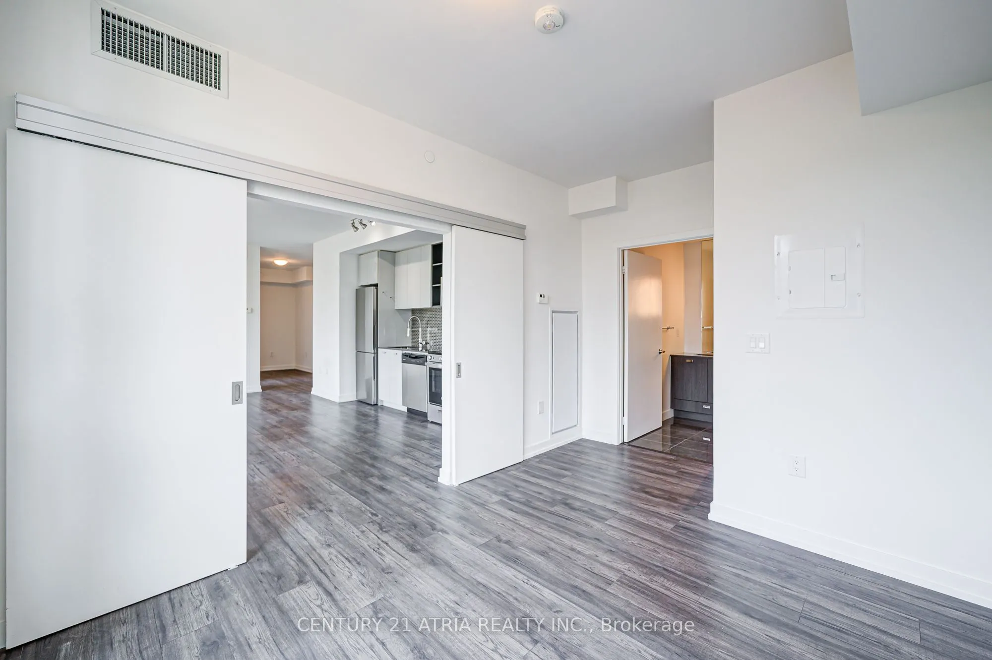 10 De Boers Drive, #401