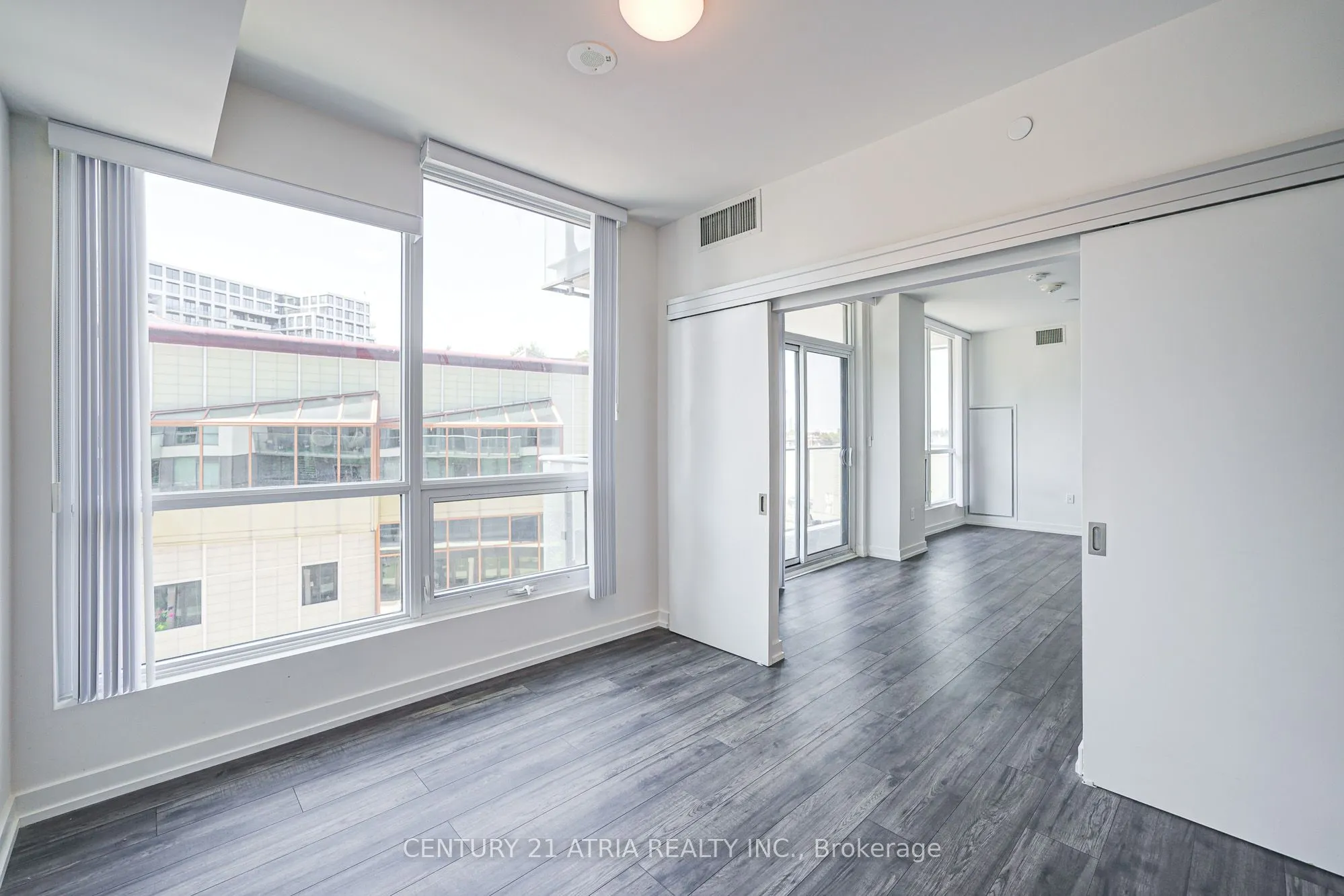 10 De Boers Drive, #401