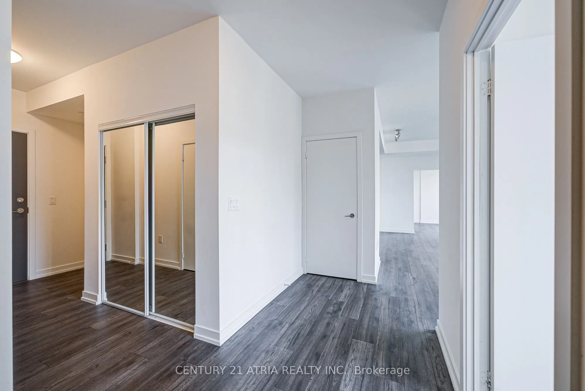 10 De Boers Drive, #401