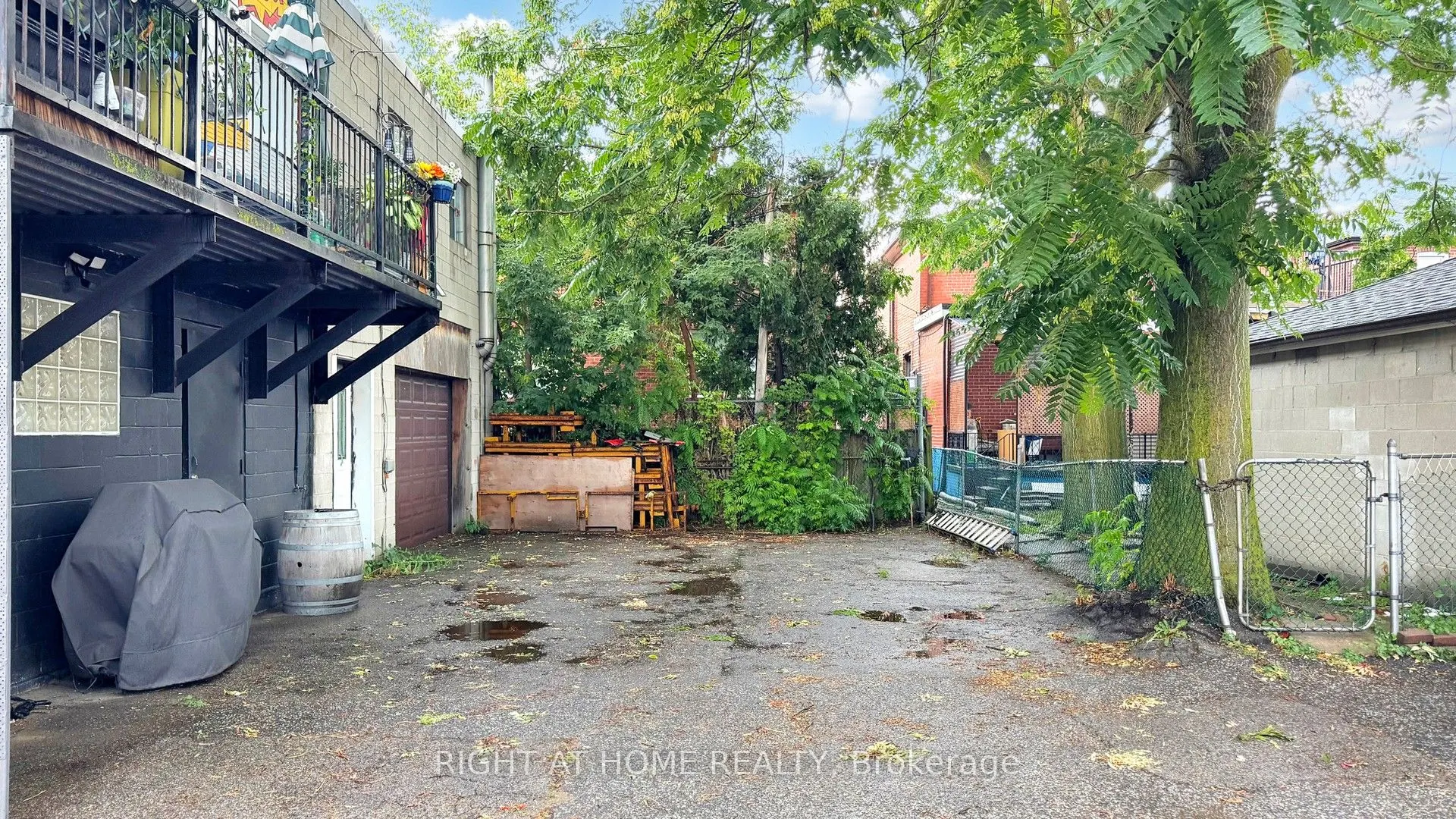 2400 St Clair Avenue W